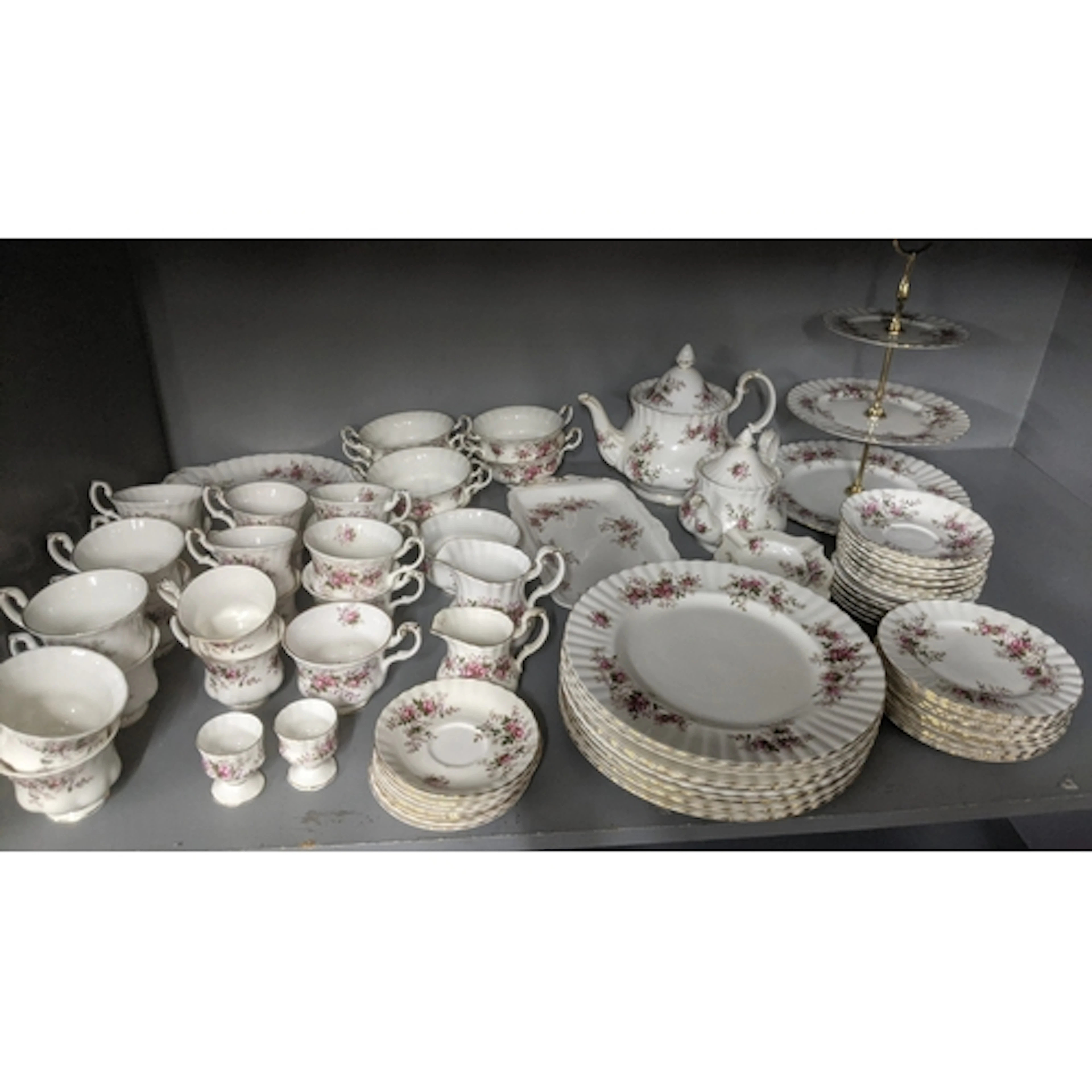 A Royal Albert Lavender Rose pattern dinner service comprisi...