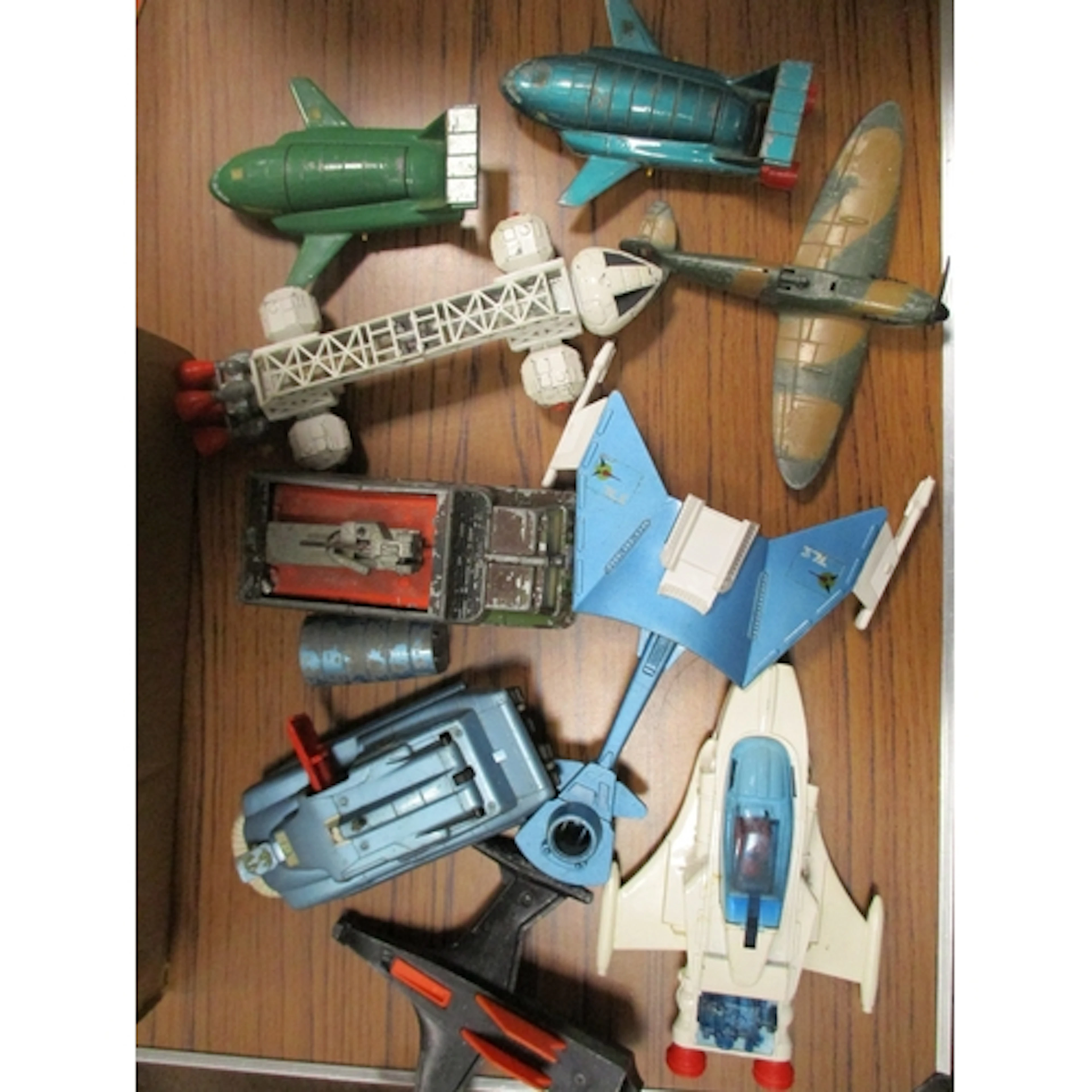 Unboxed collection generally playworn and good with Dinky Th...