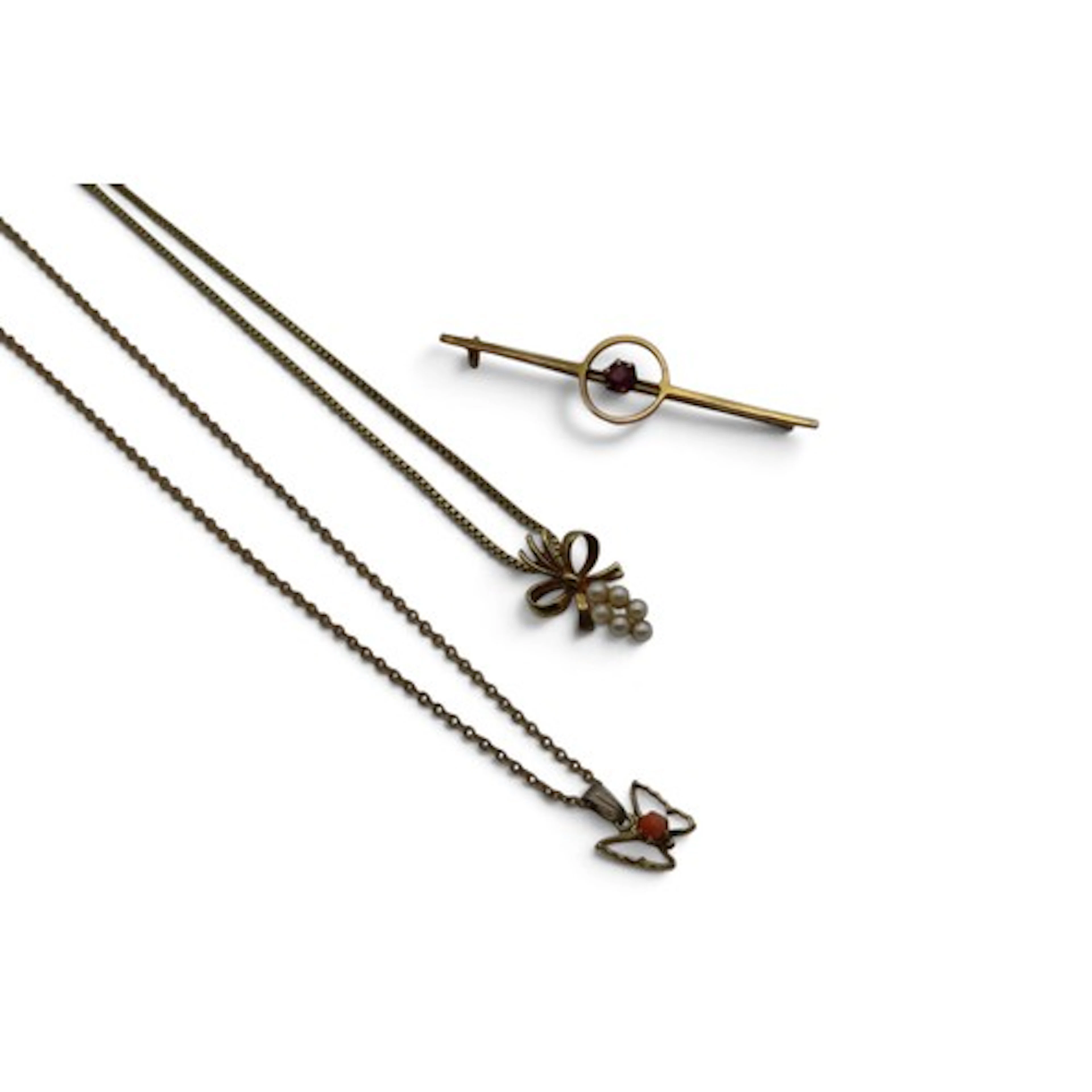 A 9ct gold pearl pendant, on a fine 9ct gold box-link chain,...