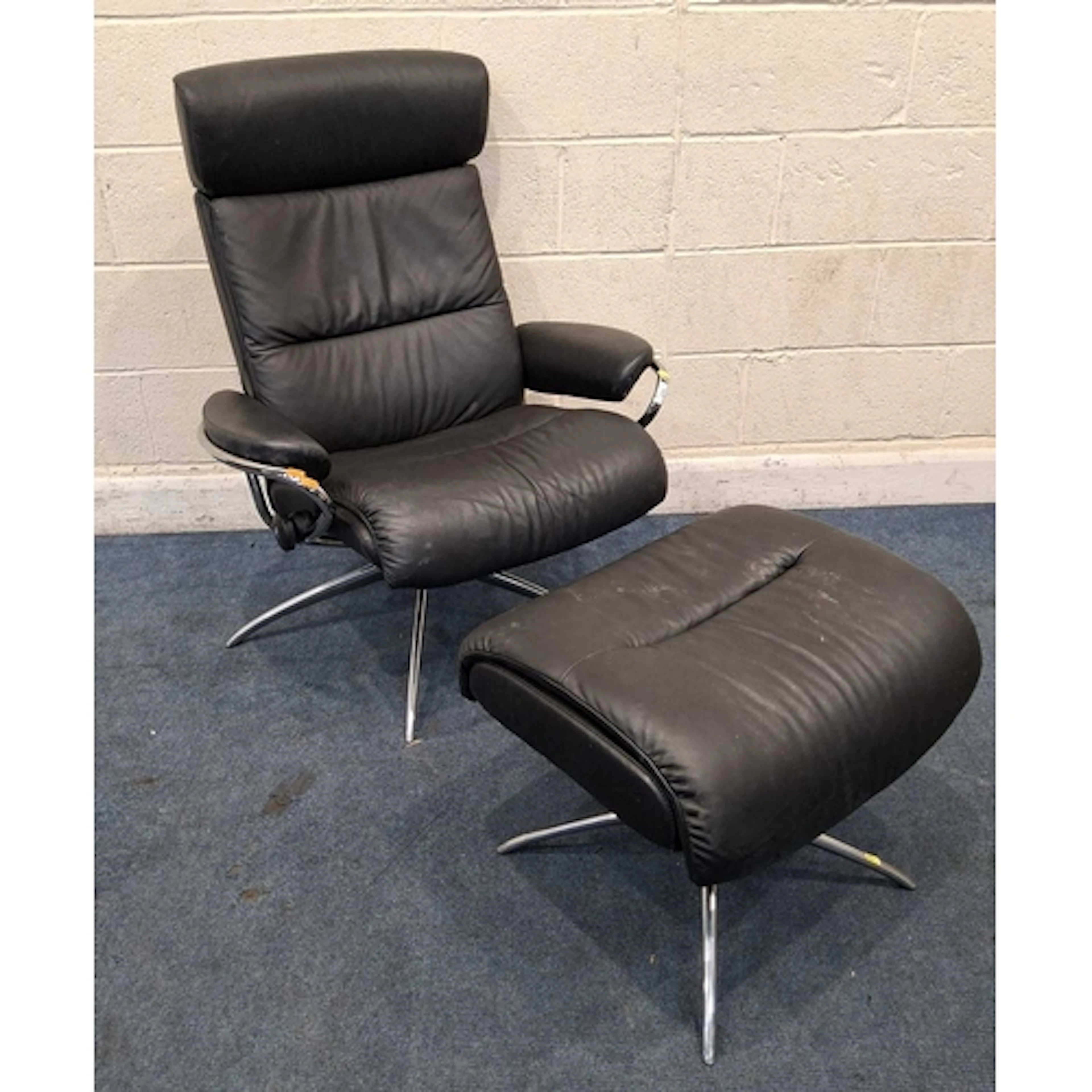 AN EKORNES STRESSLESS TOKYO STAR RECLINING SWIVEL ARMCHAIR, ...