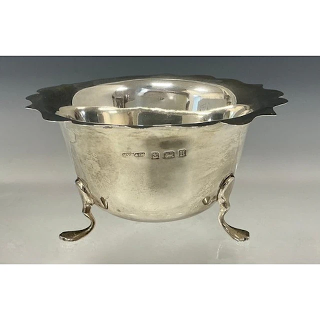 A silver sugar bowl, Birmingham, 1912, 86 grams
