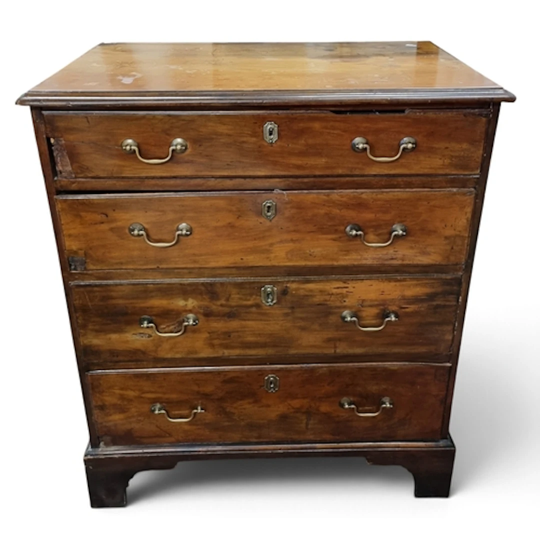 An early Georgian Mahogany Chest of Drawers. 83 x 48 x H 95 ...