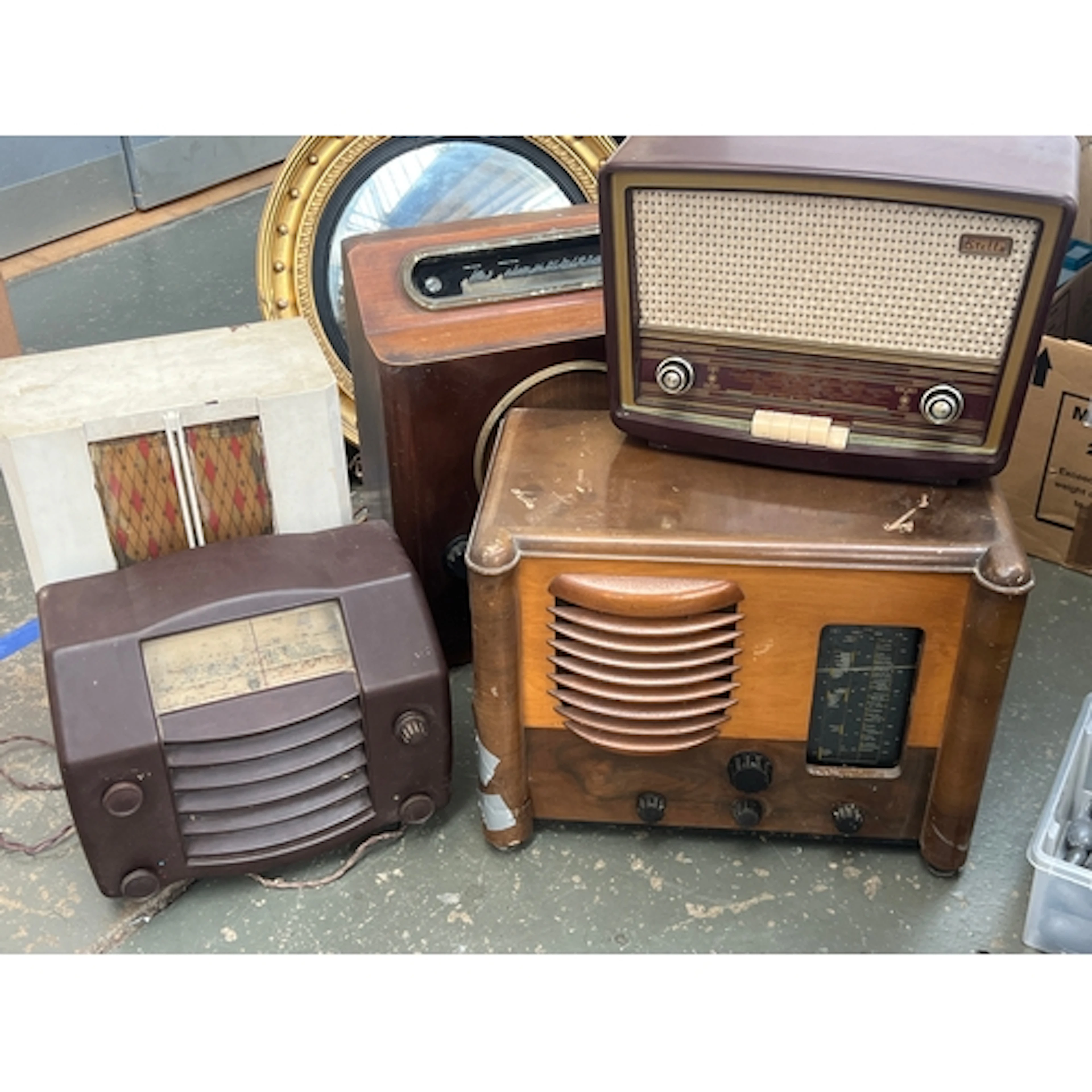 A lot of five vintage and antique radios to include Stella, ...