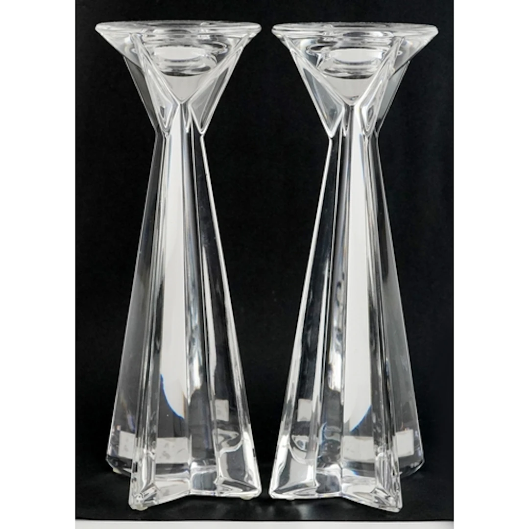 Pair of Thomas Webb crystal candlesticks, 20cm high.