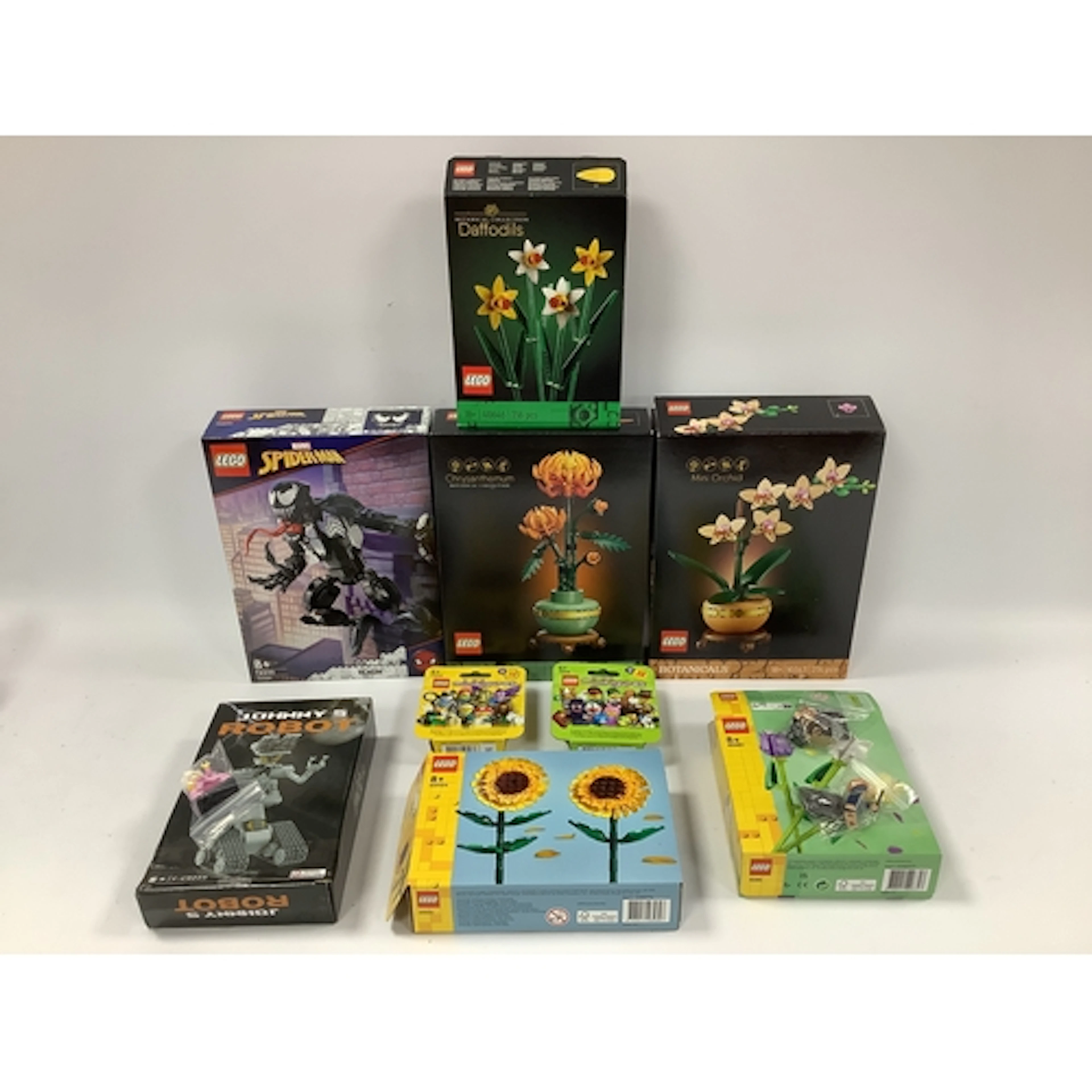 Six Lego Sets to include #76230 Marvel Spider-Man Venom, #10...