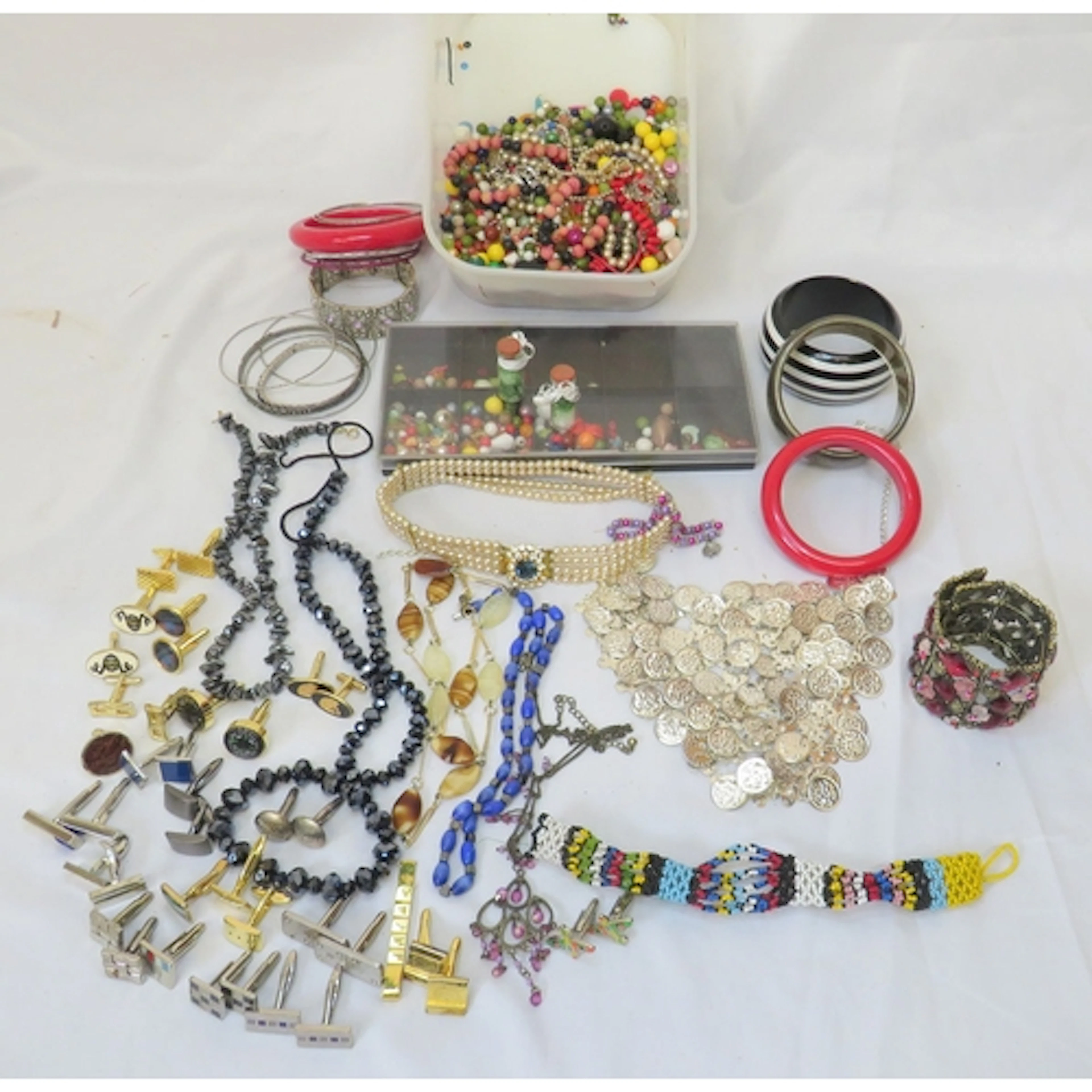 Costume Jewellery incl. vintage 4 strand faux pearl choker n...