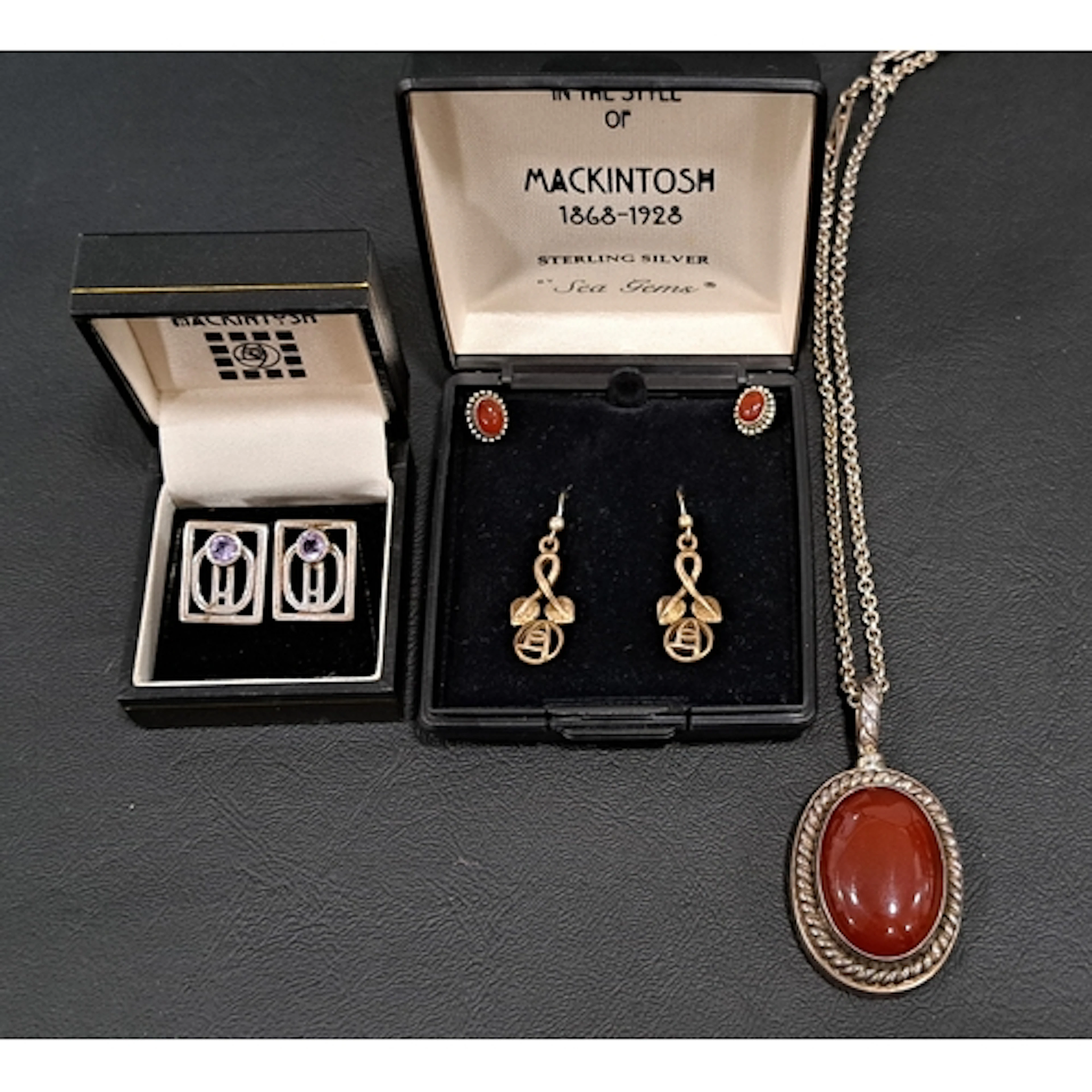SELECTION OF SILVER JEWELLERY comprising a chunky cabochon c...