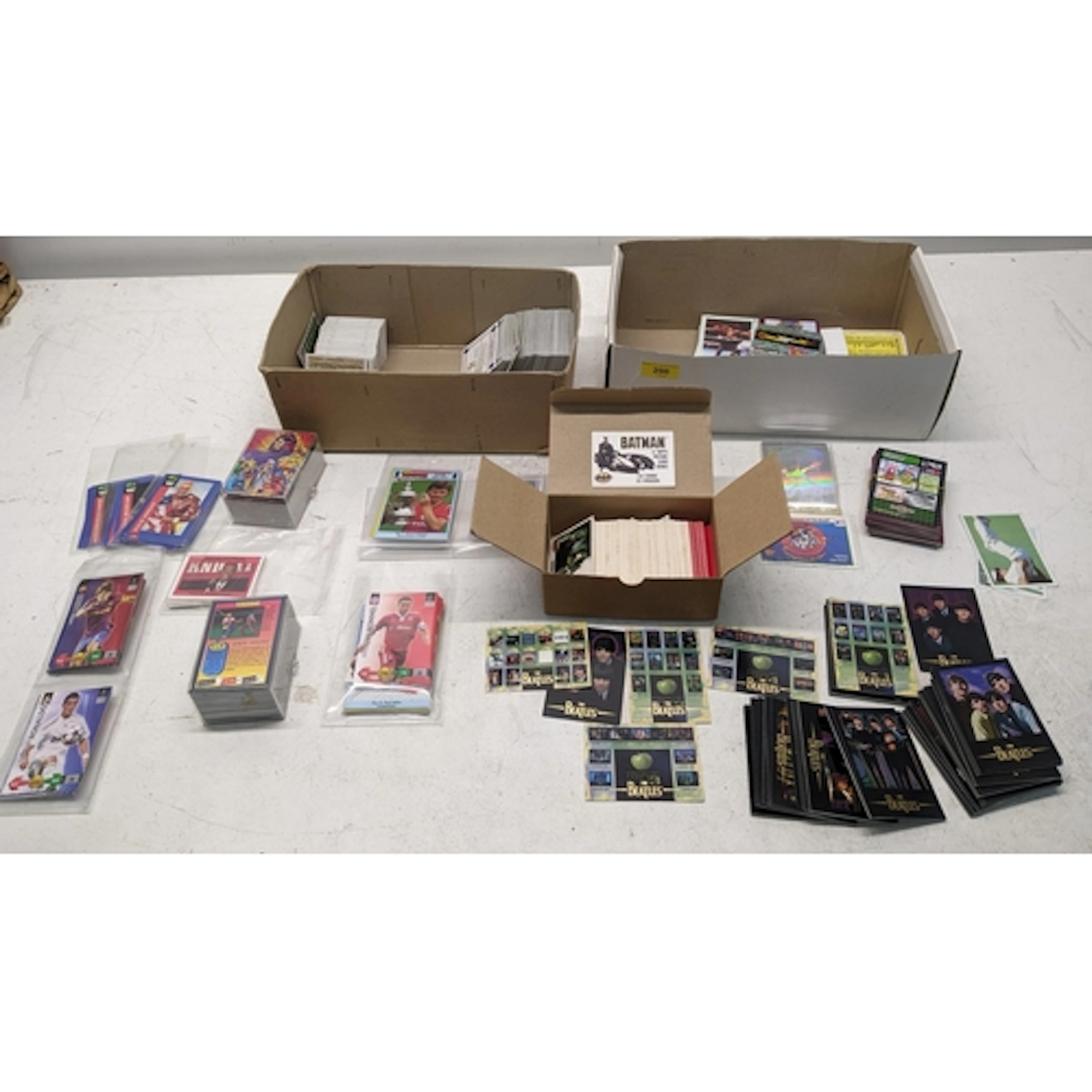 A collection of trade cards to include those on Batman, Marv...