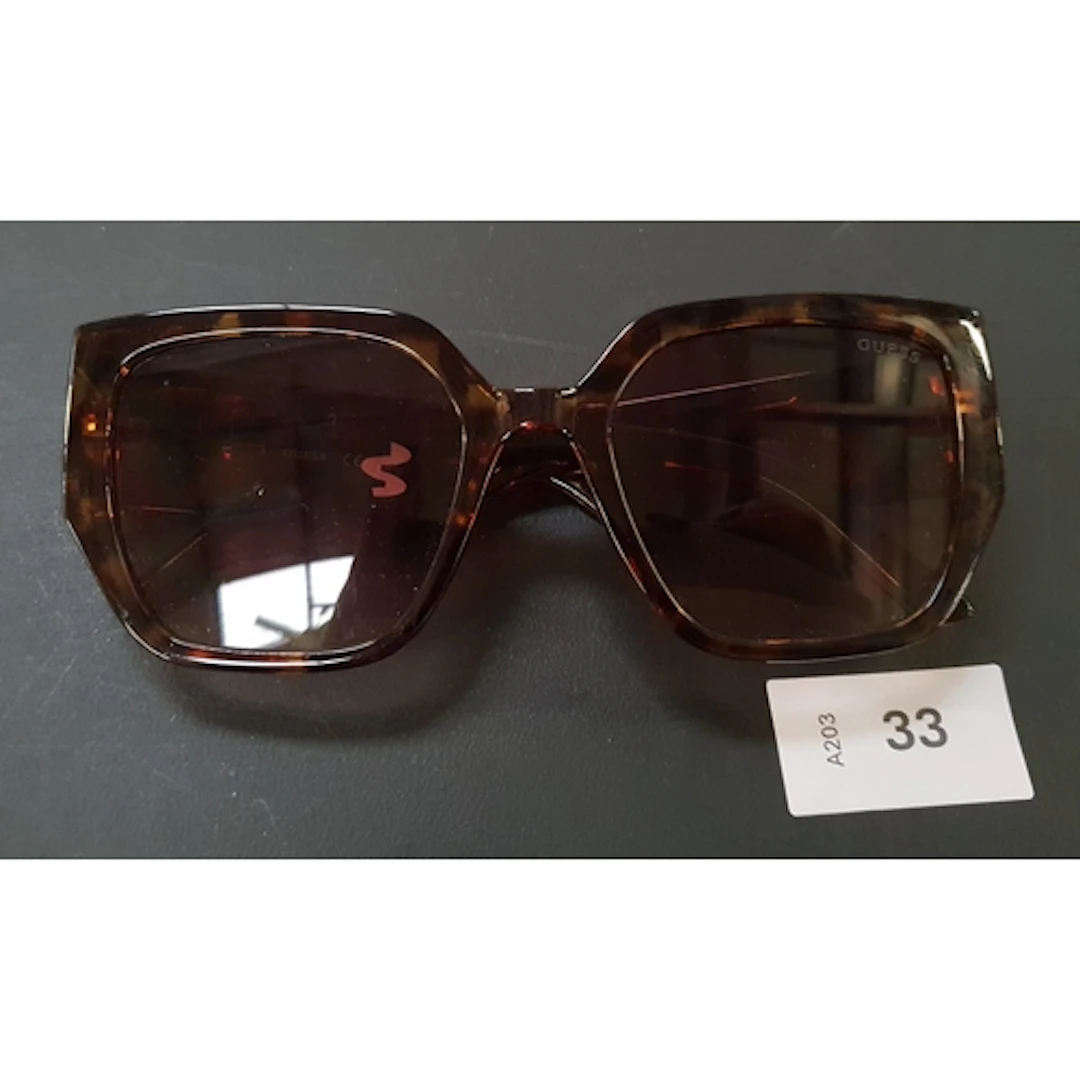 PAIR OF SUNGLASSES GUESS TORTOISESHELL GO00049