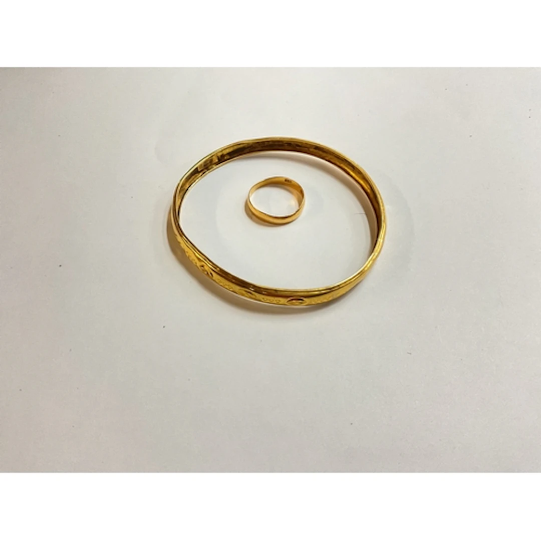 22ct bangle and ring 11.5g