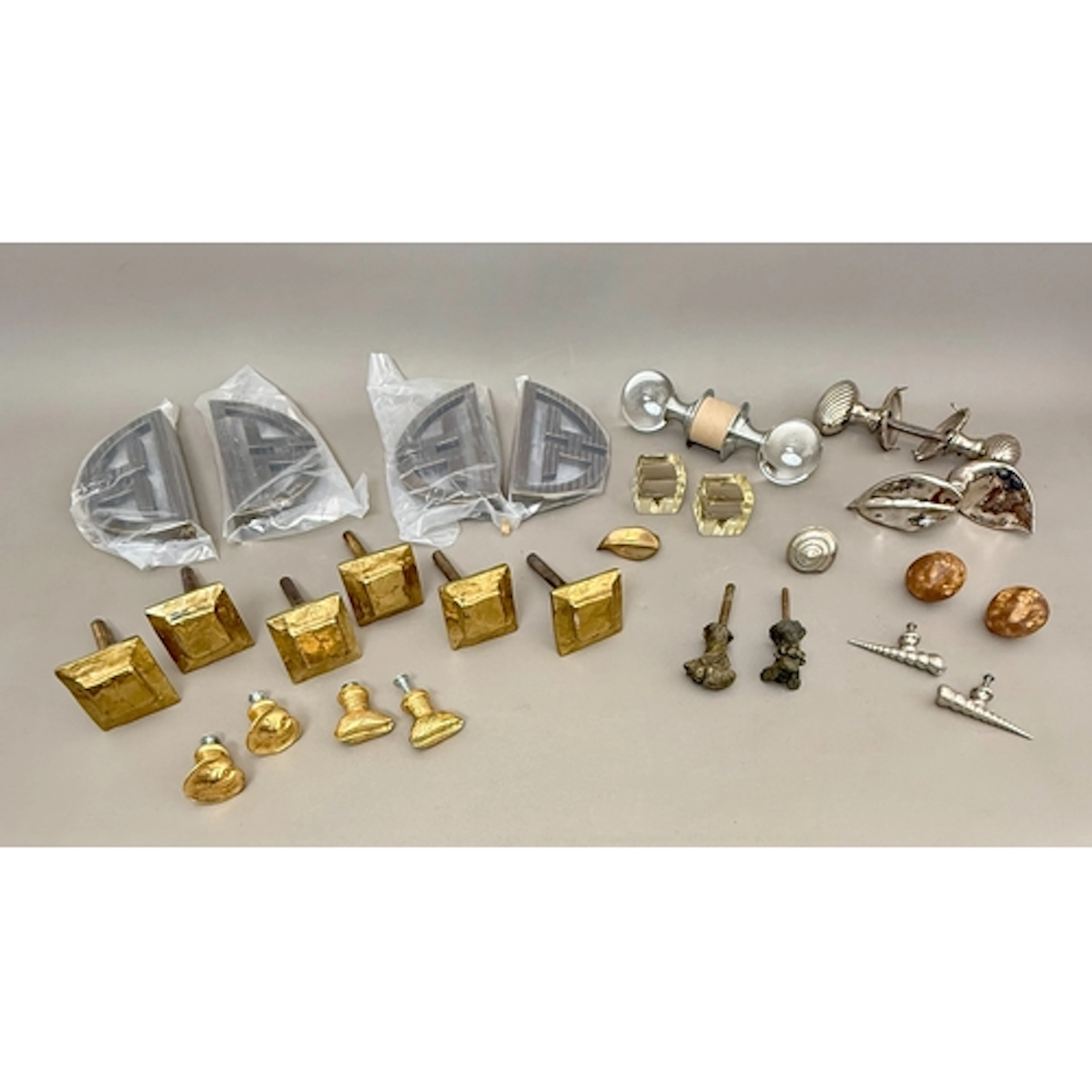 A selection of door and cabinet handles - to include two pai...