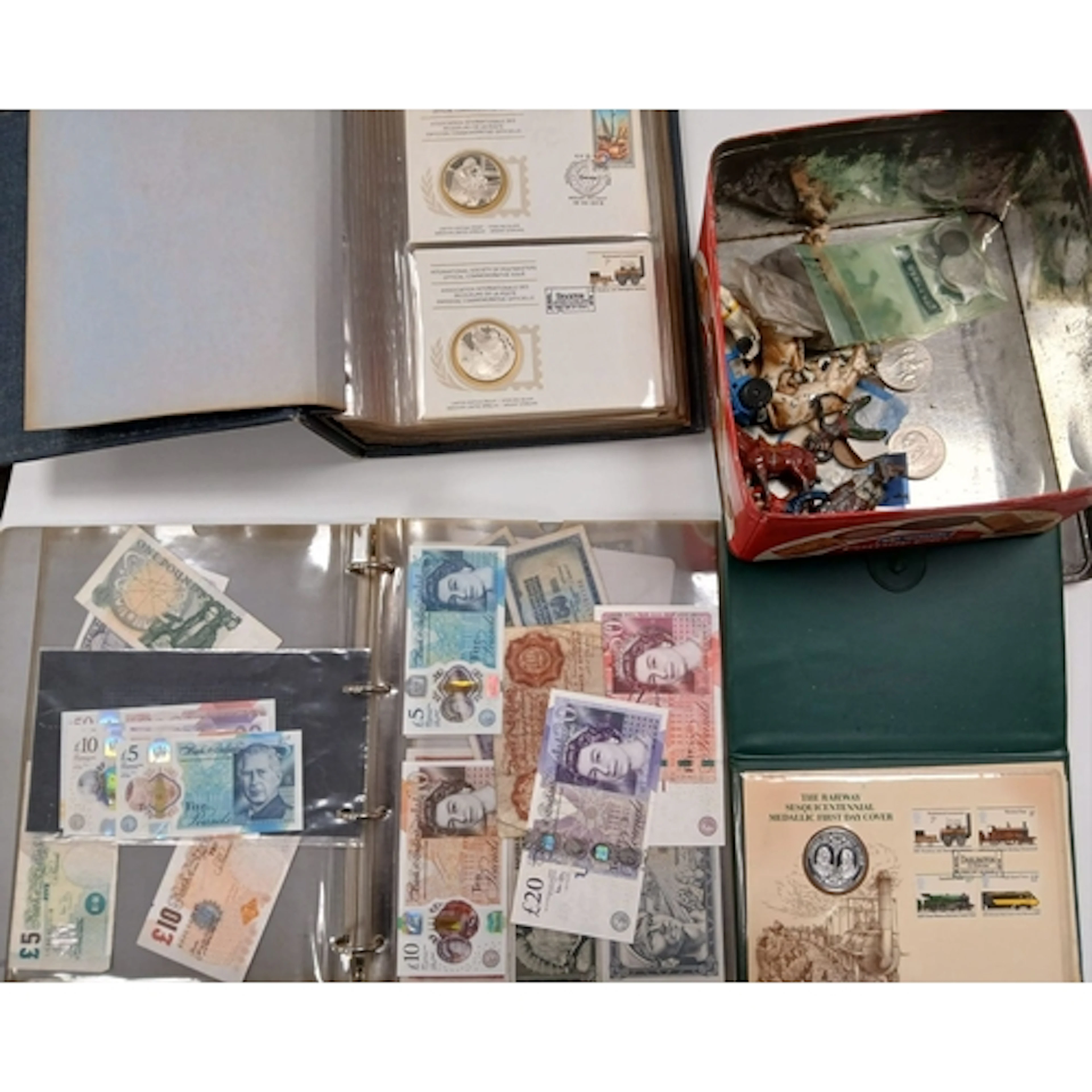 Collection of coins and banknotes, including twelve Internat...
