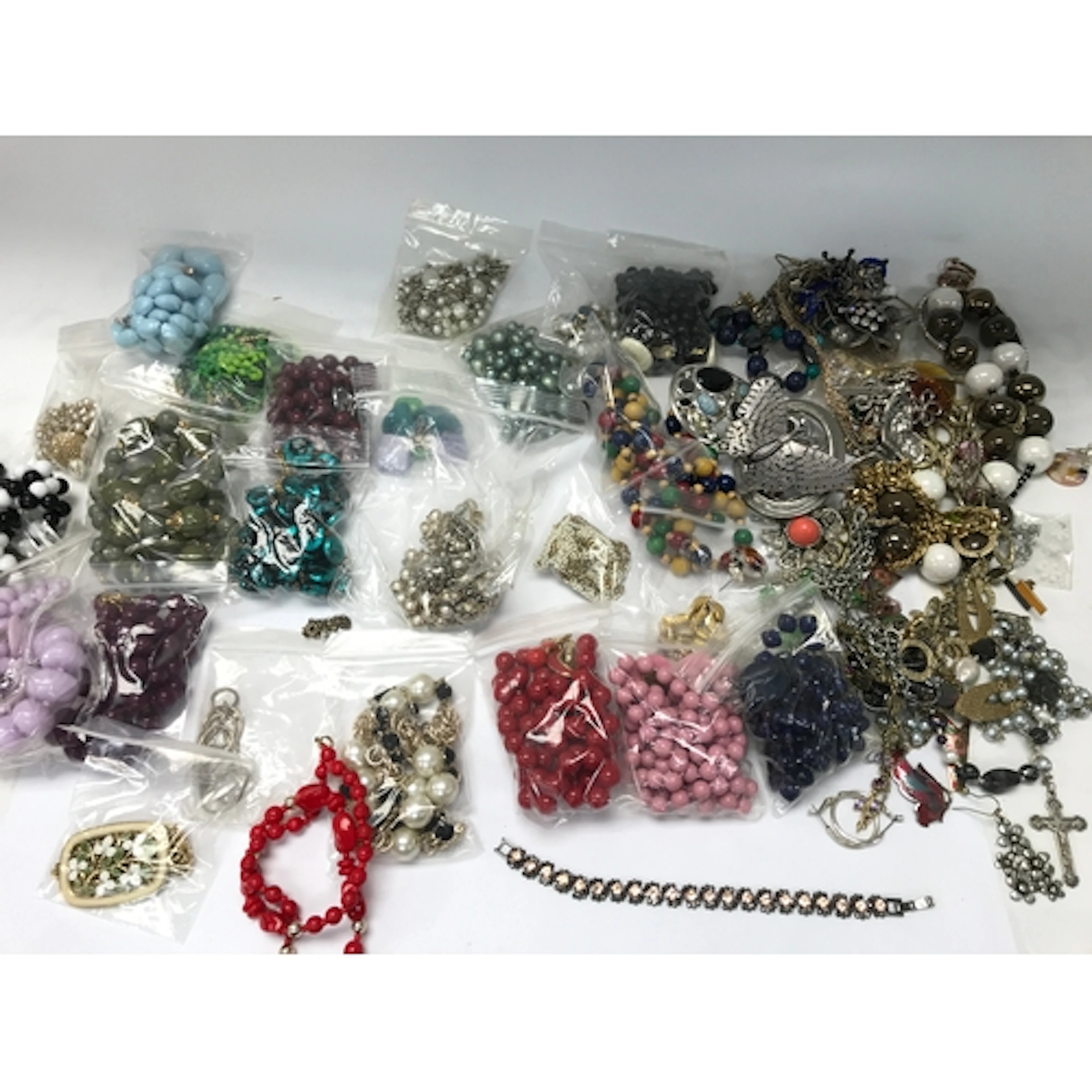 A Collection of assorted costume jewellery.