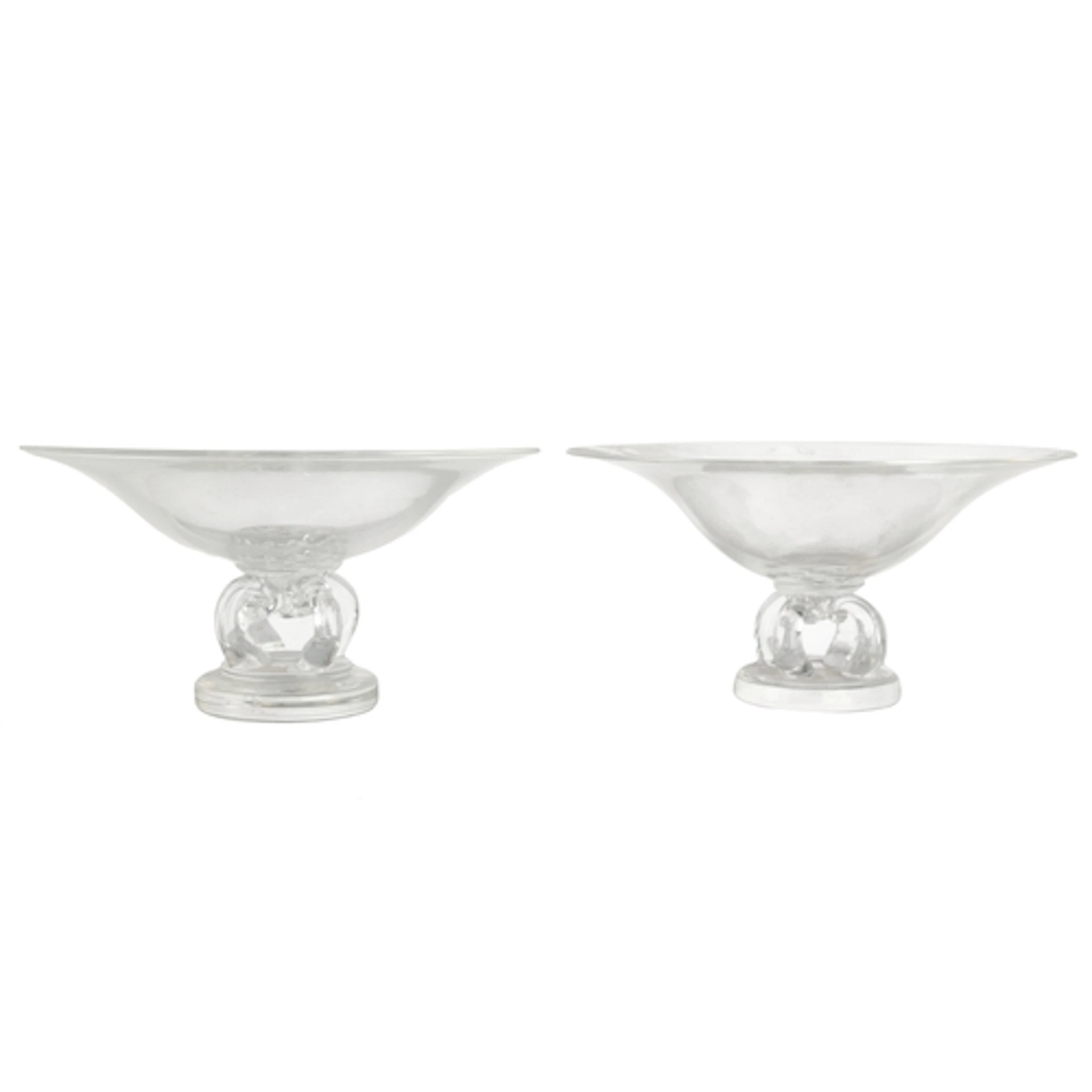 STEUBEN GLASS: A PAIR OF PEDESTAL FRUIT BOWLS 25 x 12 cm...