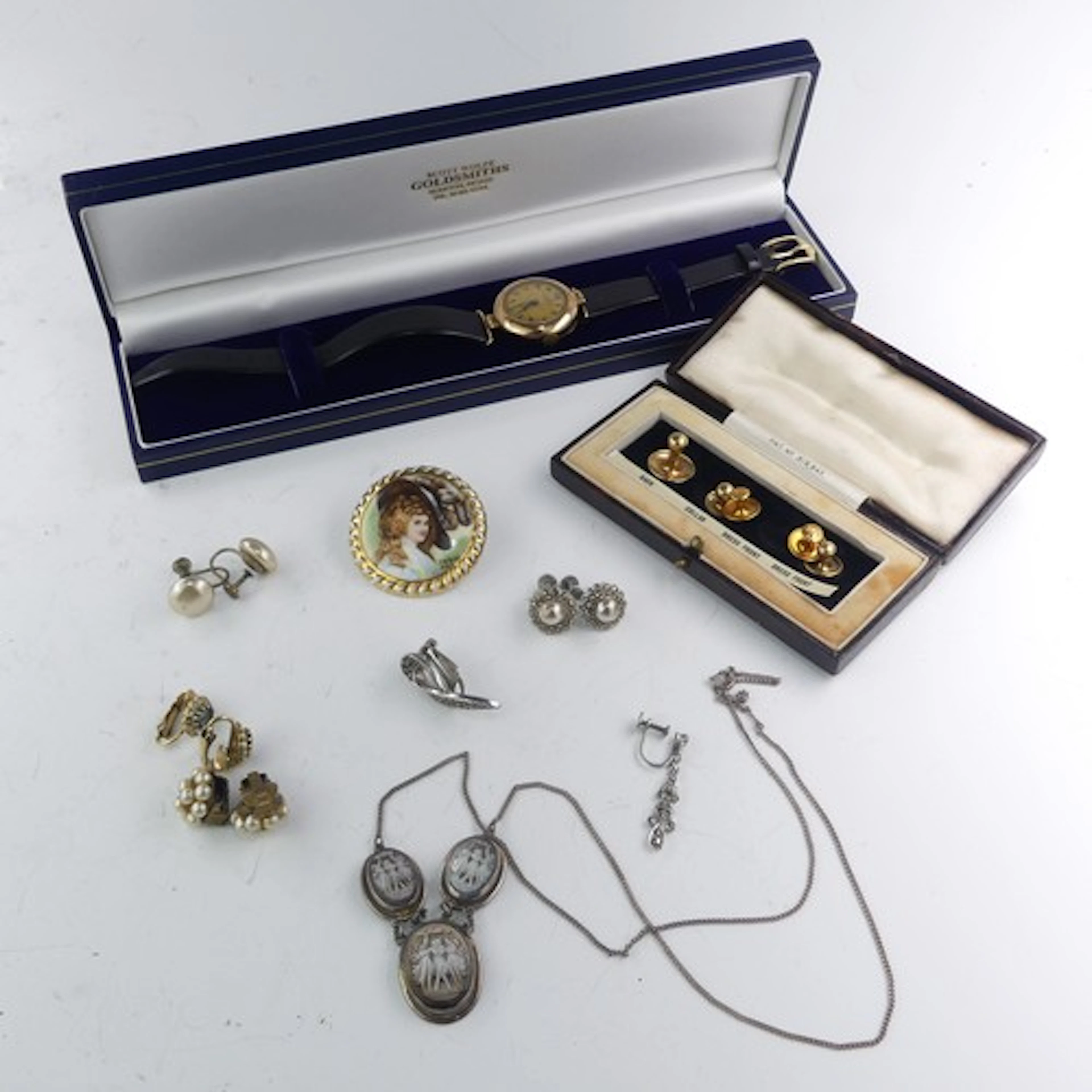 A Unicorn by Rolex lady's 9ct gold Wristwatch, the dial sign...