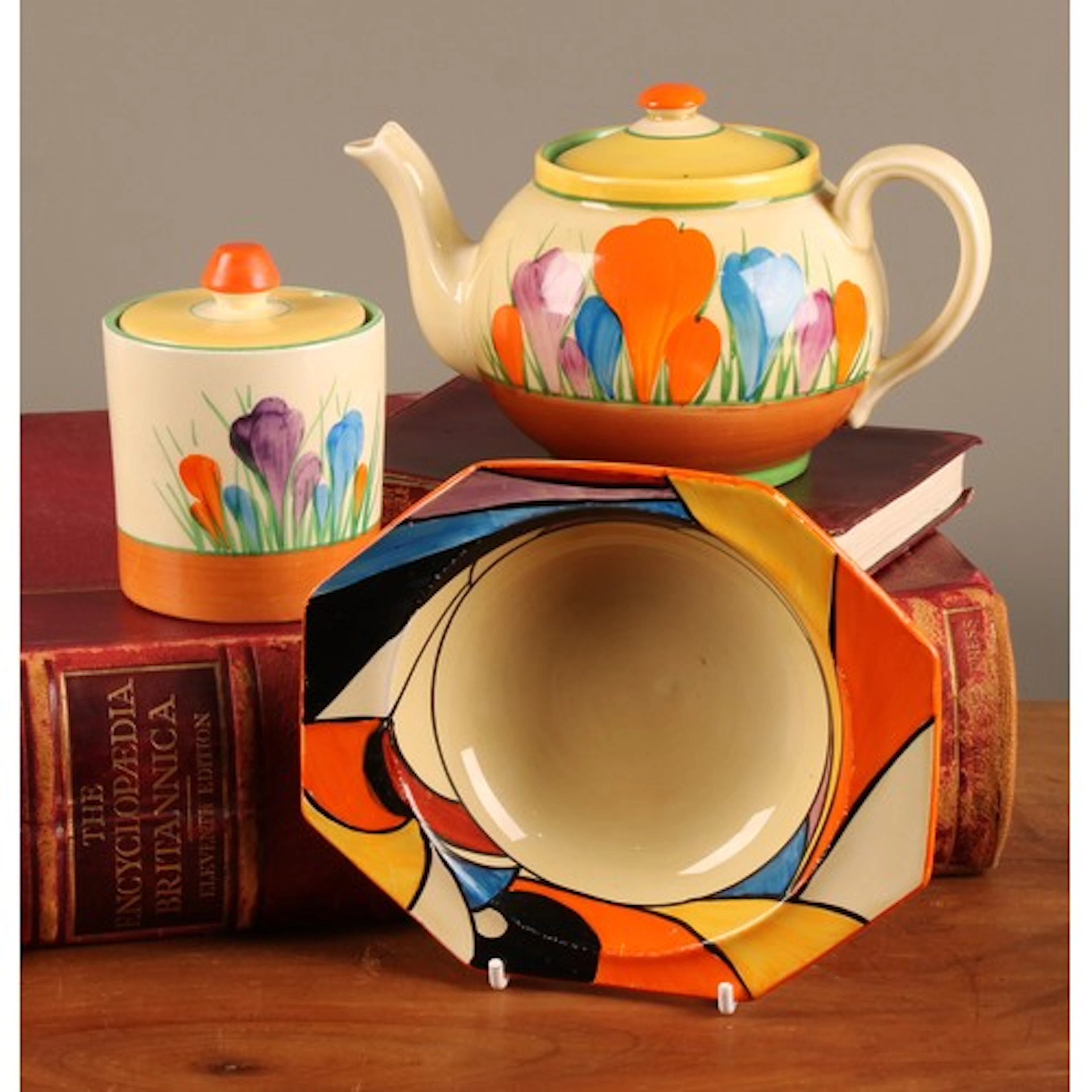 A Clarice Cliff Bizarre Crocus pattern teapot, 10cm, printed...