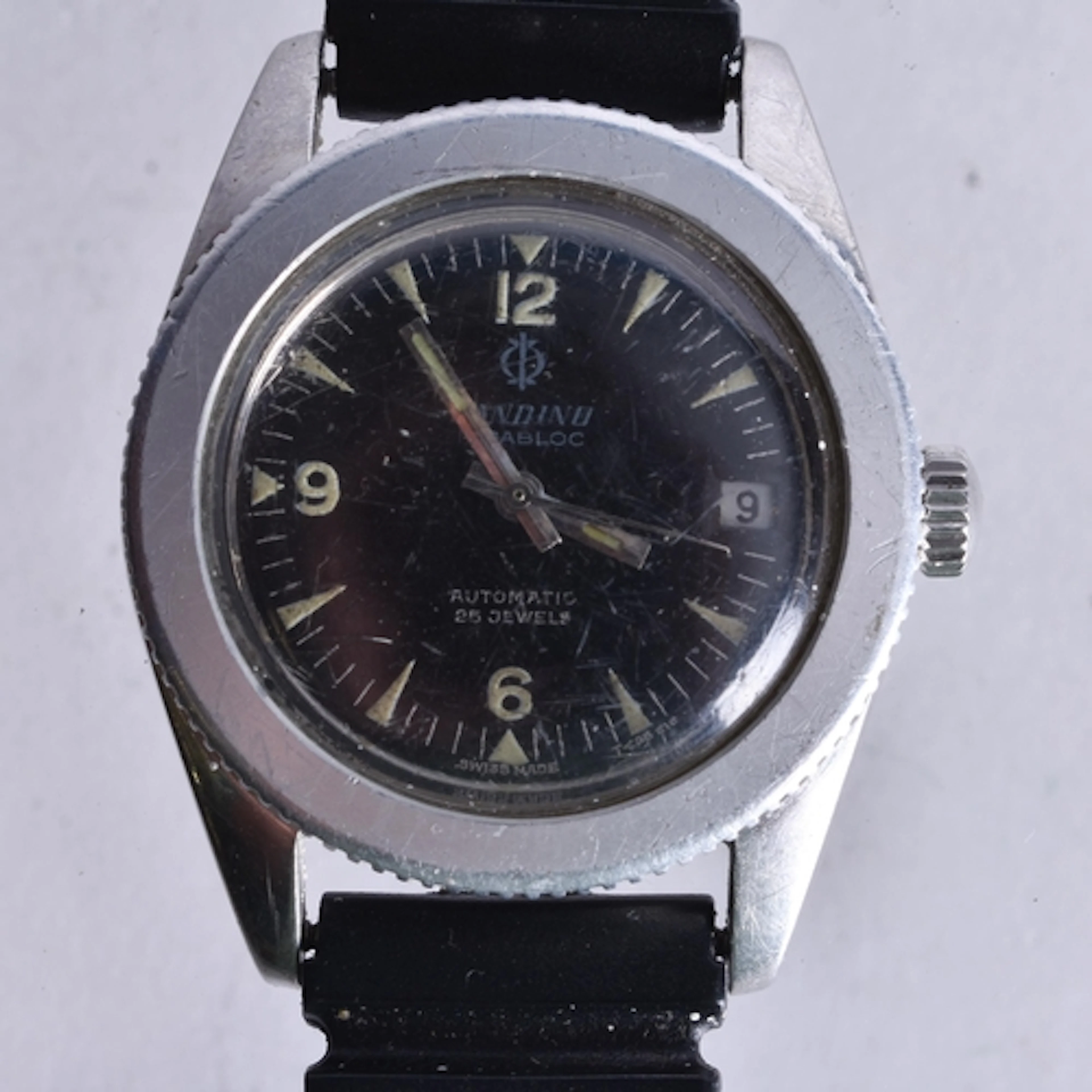 Candino Vintage Dive Watch Automatic Working. 3.5 cm wide.