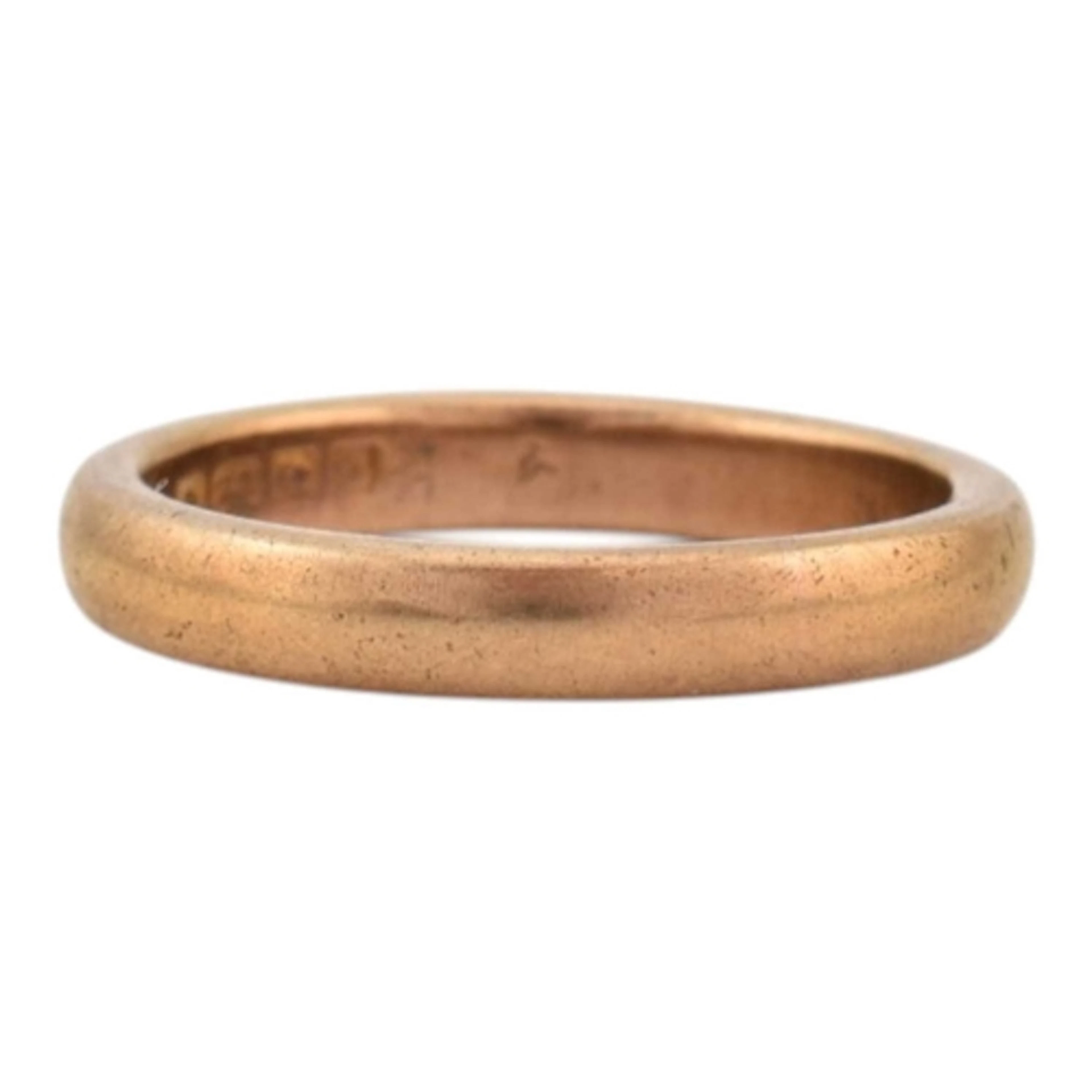 A hallmarked 22ct gold wedding band ring. The ring Hallmarke...