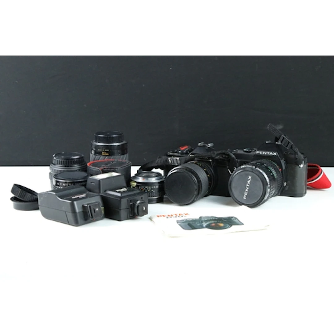 Collection of photographic equipment, to comprise Pentax P30...