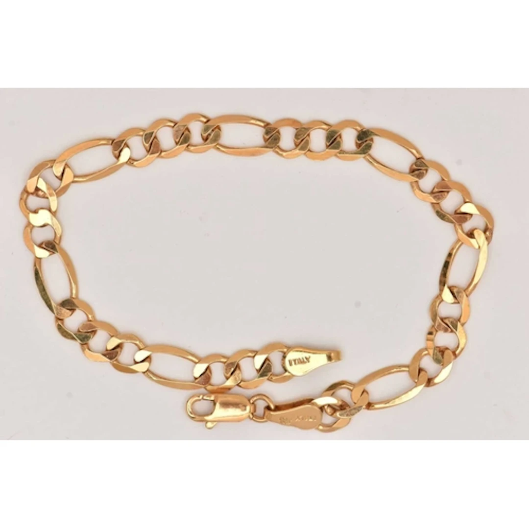 A 9CT GOLD FIGARO CHAIN BRACELET, fitted with a lobster clas...