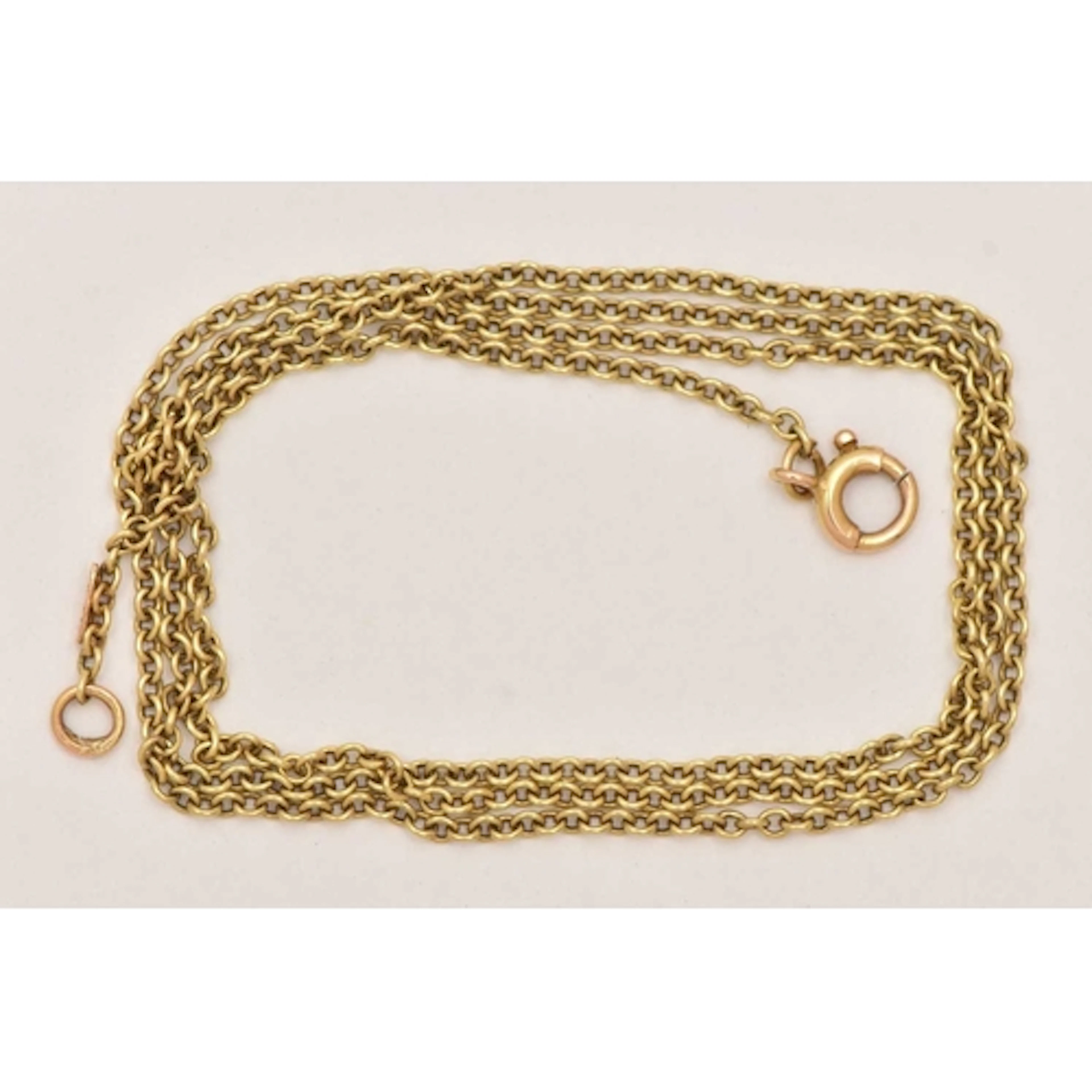 A YELLOW METAL FINE TRACE CHAIN, fitted with a spring clasp,...