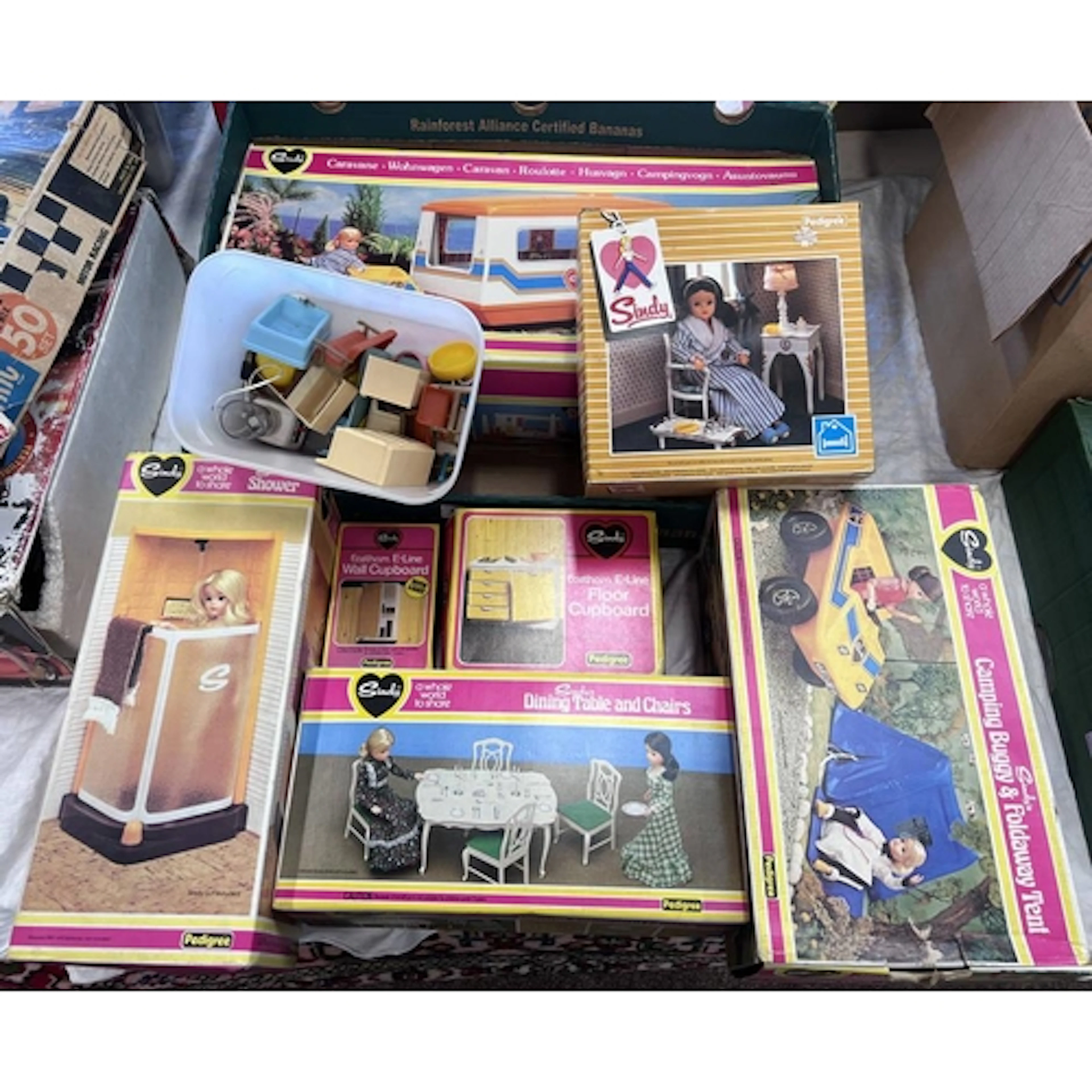 SELECTION OF VARIOUS SINDY DOLL FURNITURE INCLUDING CAMPING ...