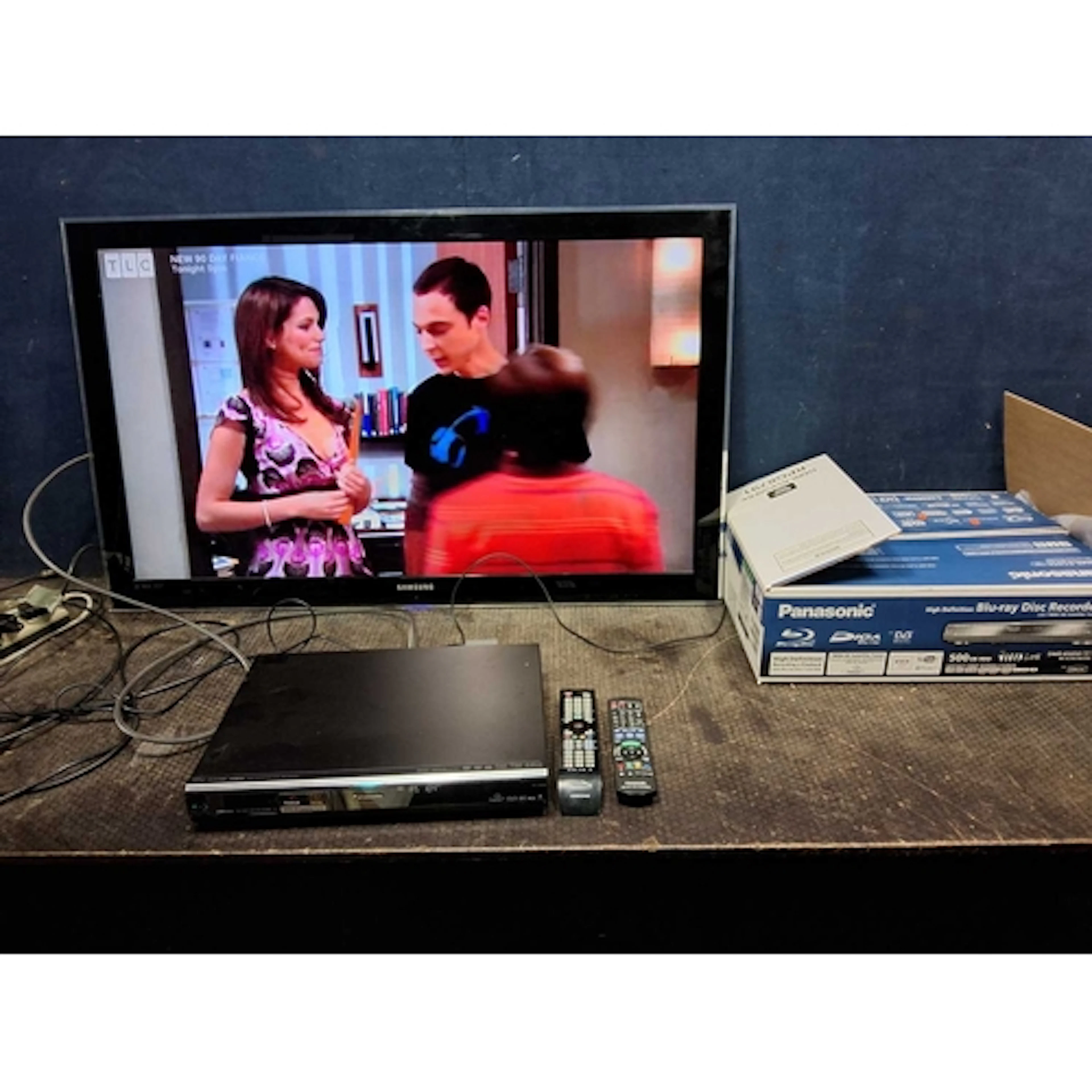 A SAMSUNG UE46B8000 46in TV with remote, partial wall bracke...