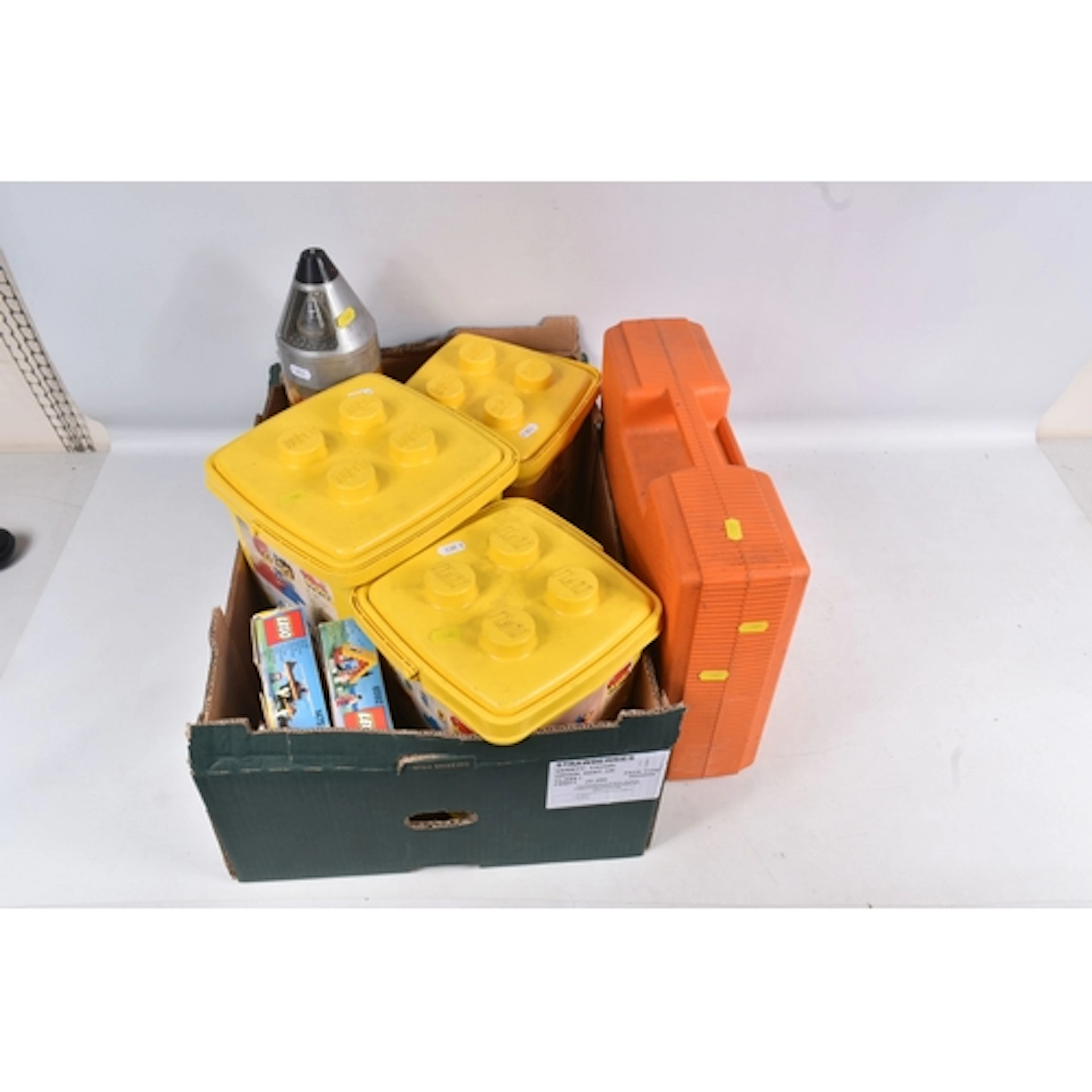 A COLLECTION OF DUPLO, LEGO, KNEX AND MEGA BLOKS PIECES AND ...