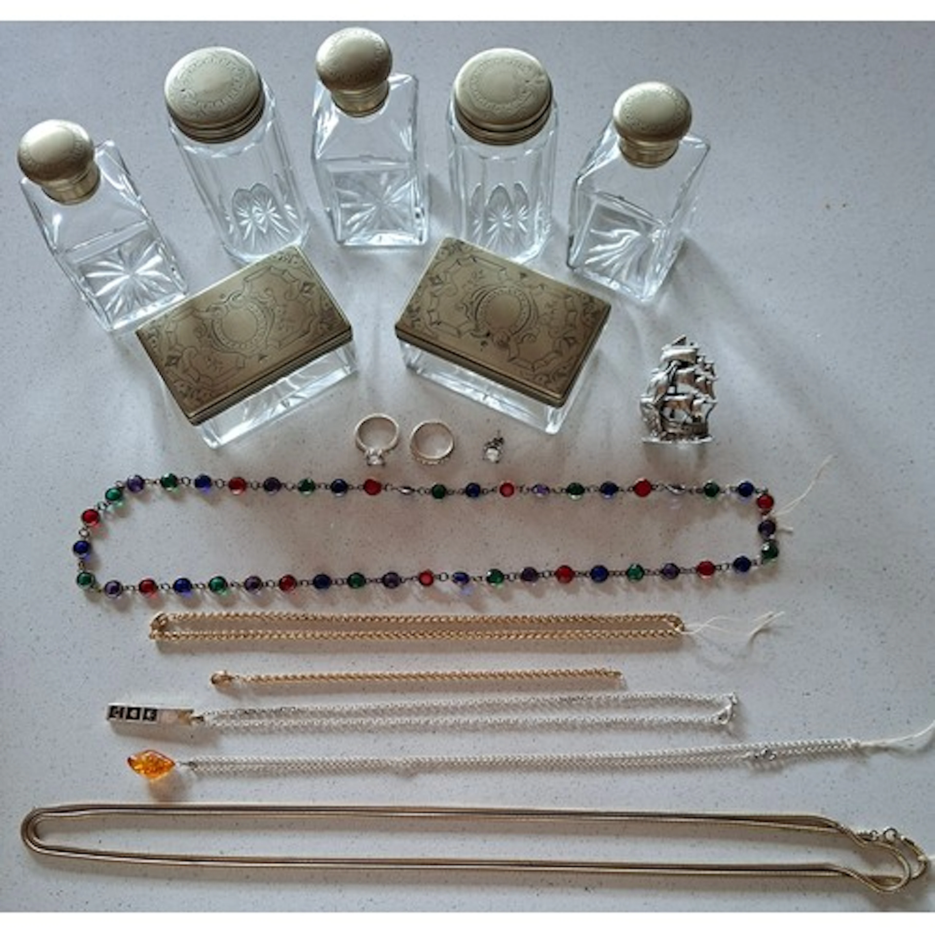 A quantity of fashion jewellery to include a silver brooch/p...