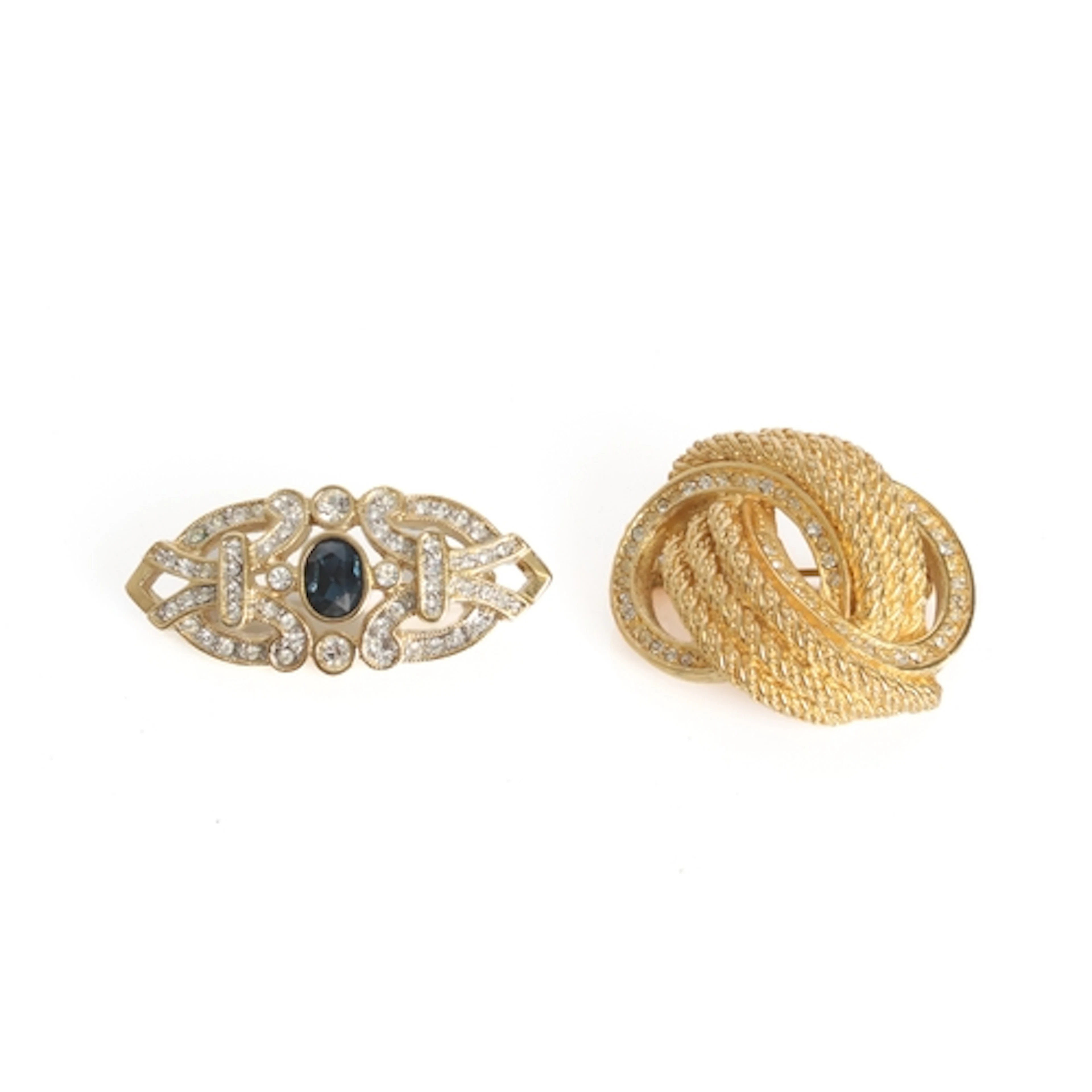A Christian Dior gold tone knot brooch - with triple rope tw...