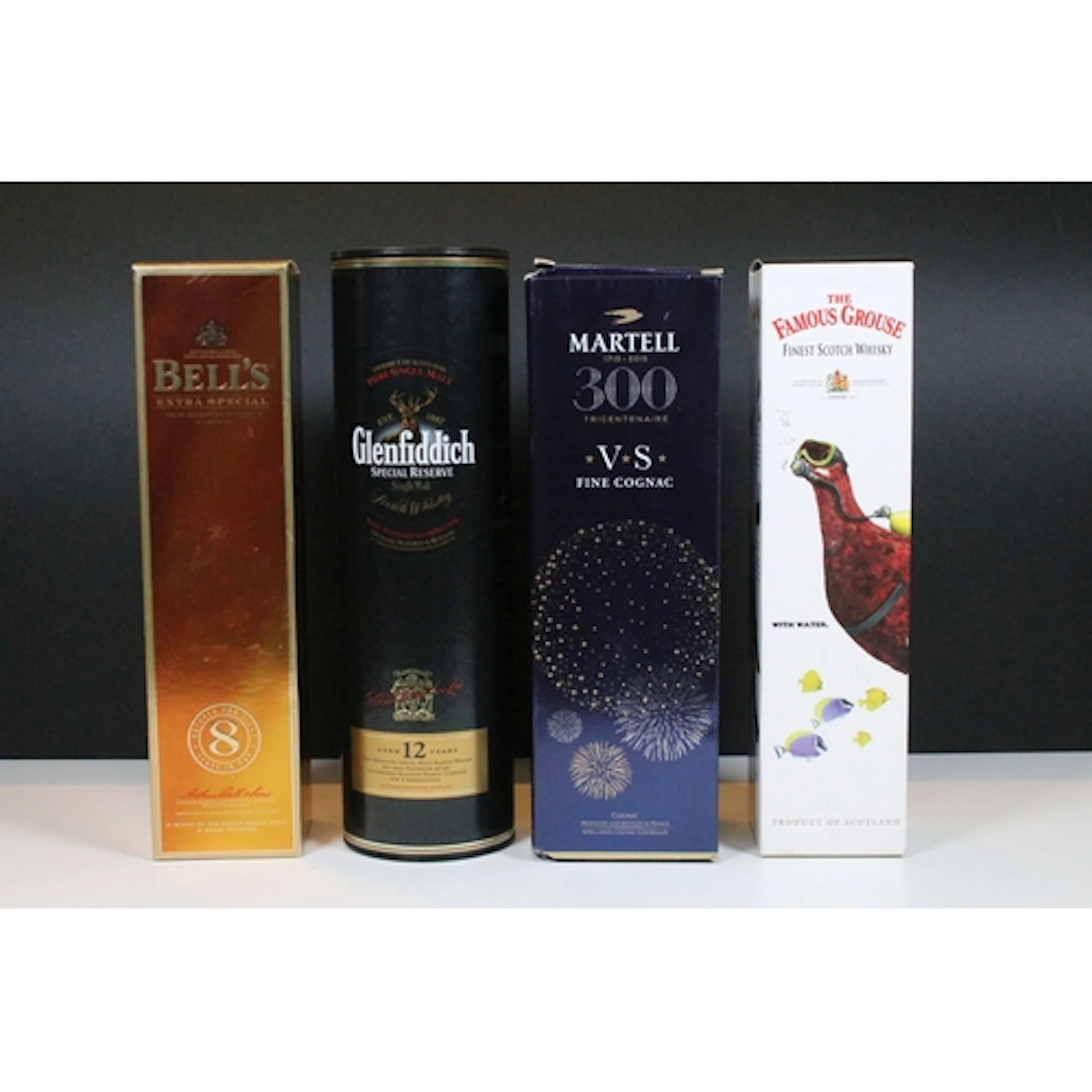 Group of three whiskies, to comprise The Famous Grouse, 40%,...