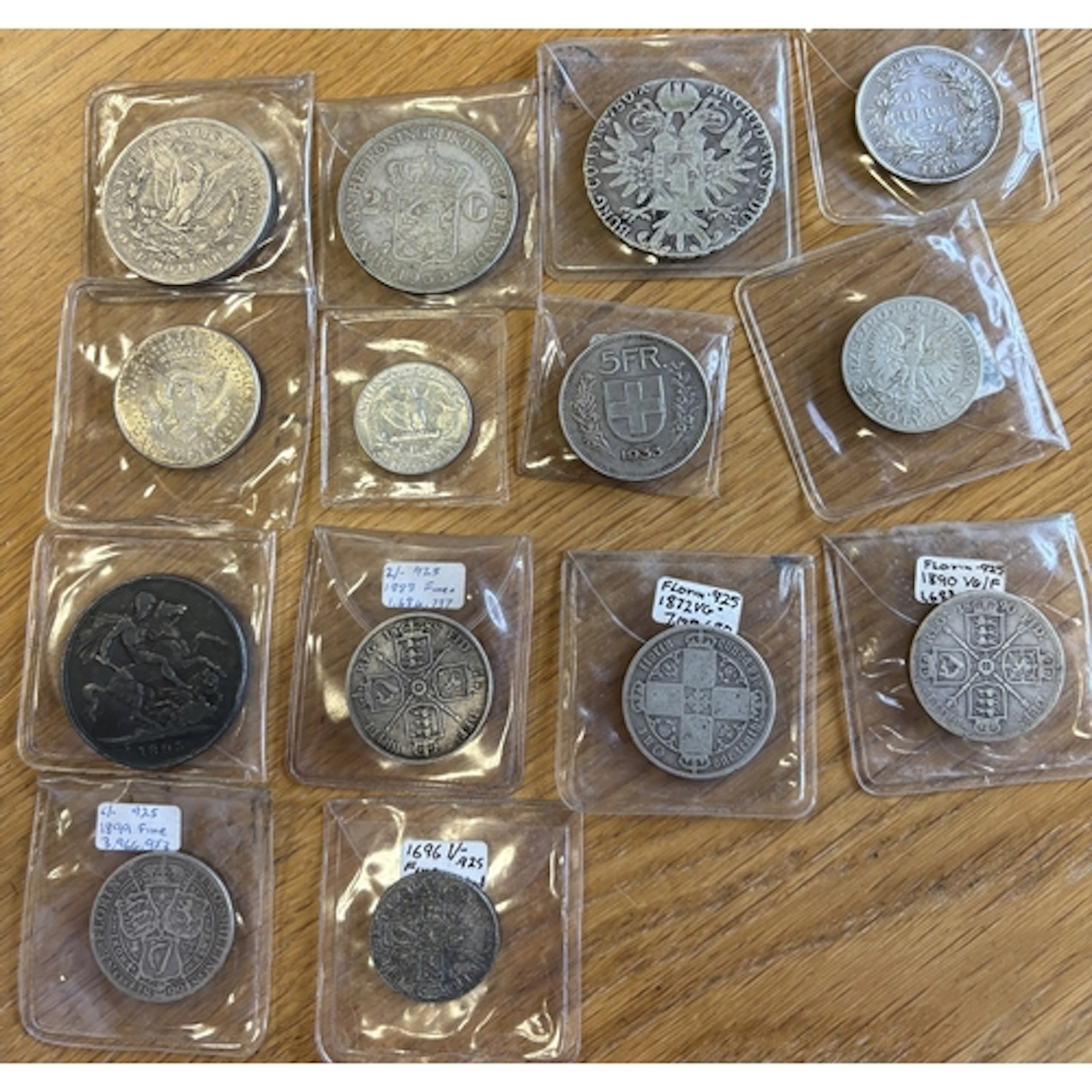 Collection of loose world, generally very fine with some bet...