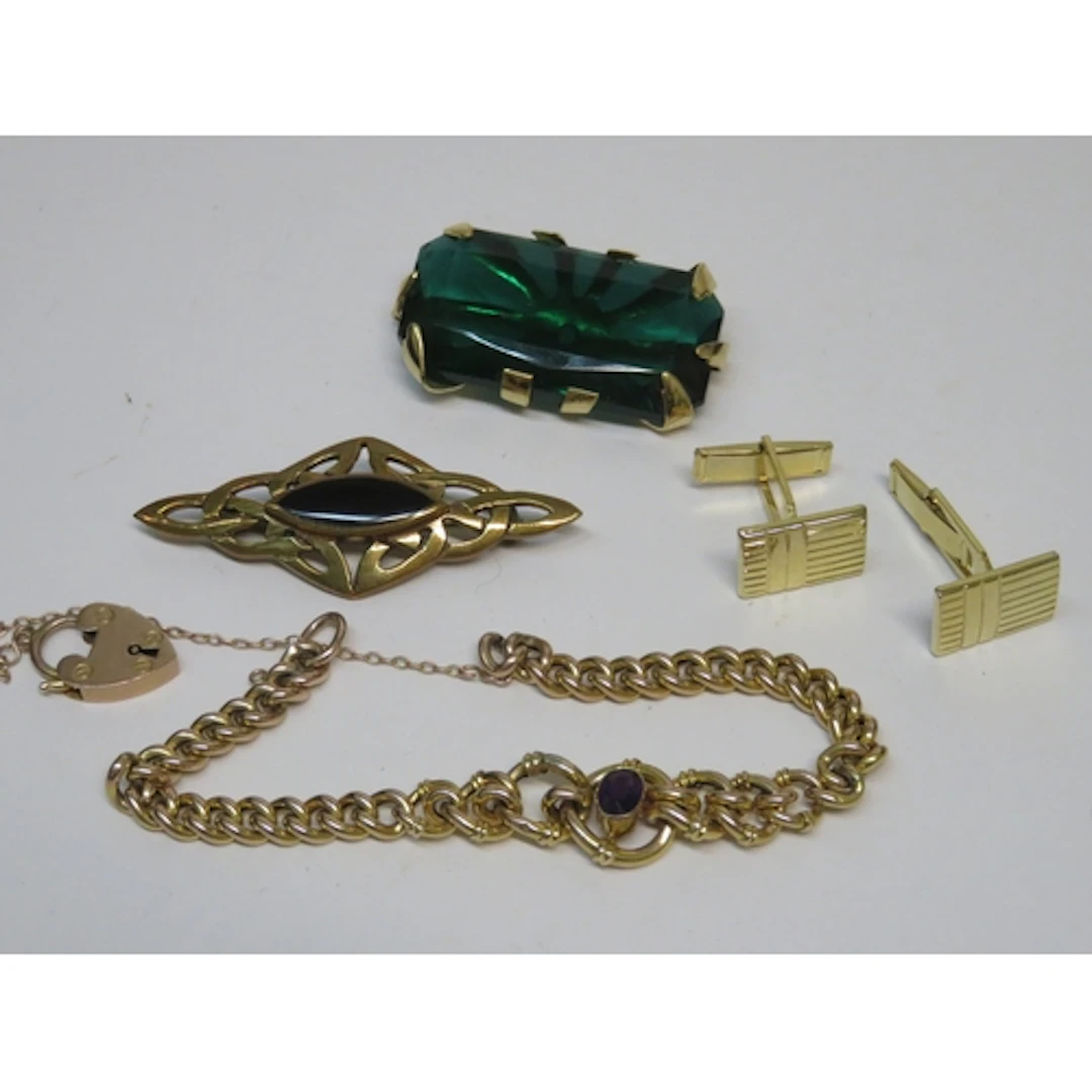 9ct Gold curb link bracelet set a single amethyst with padlo...
