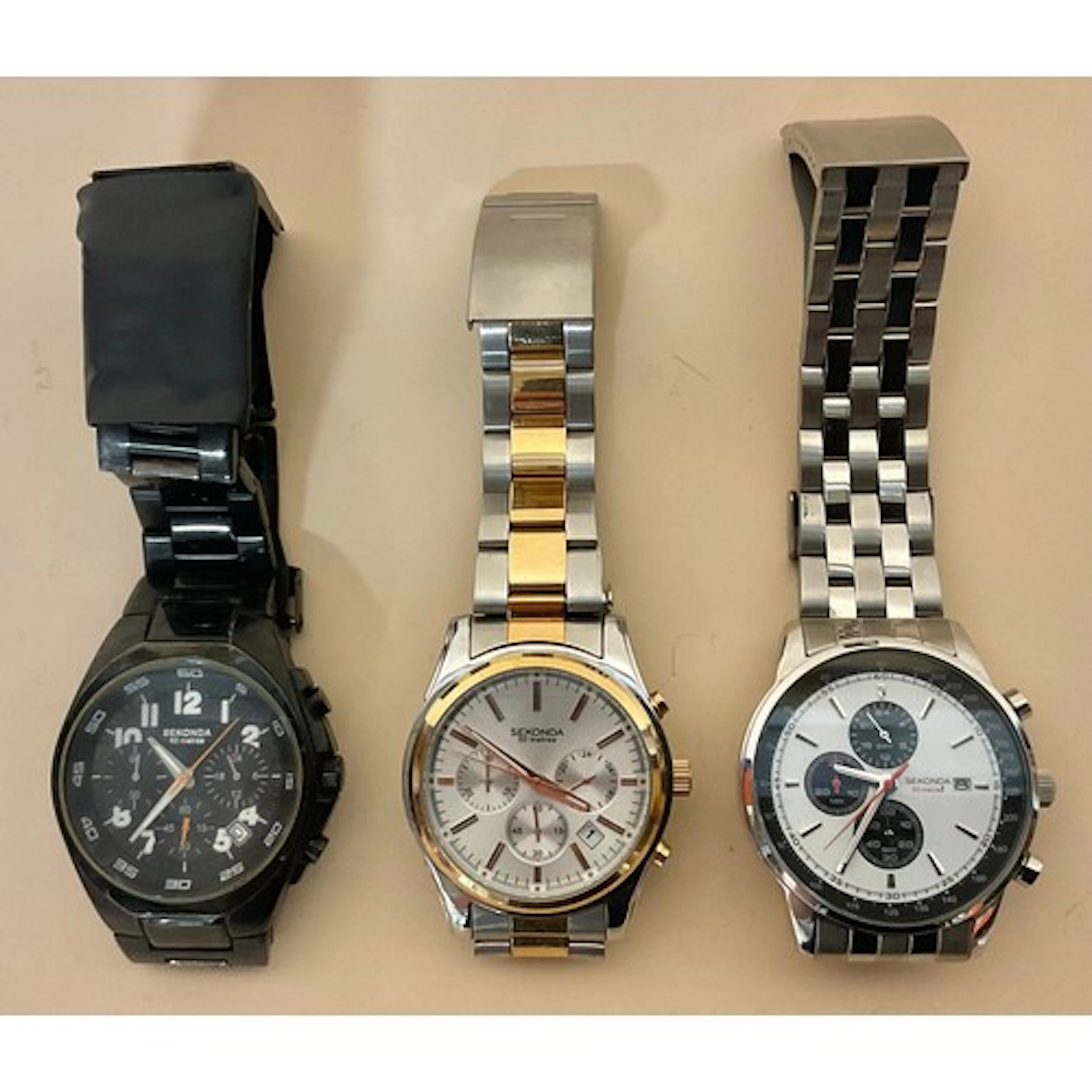 Watches - A collection of three similar Sekonda chronographs...