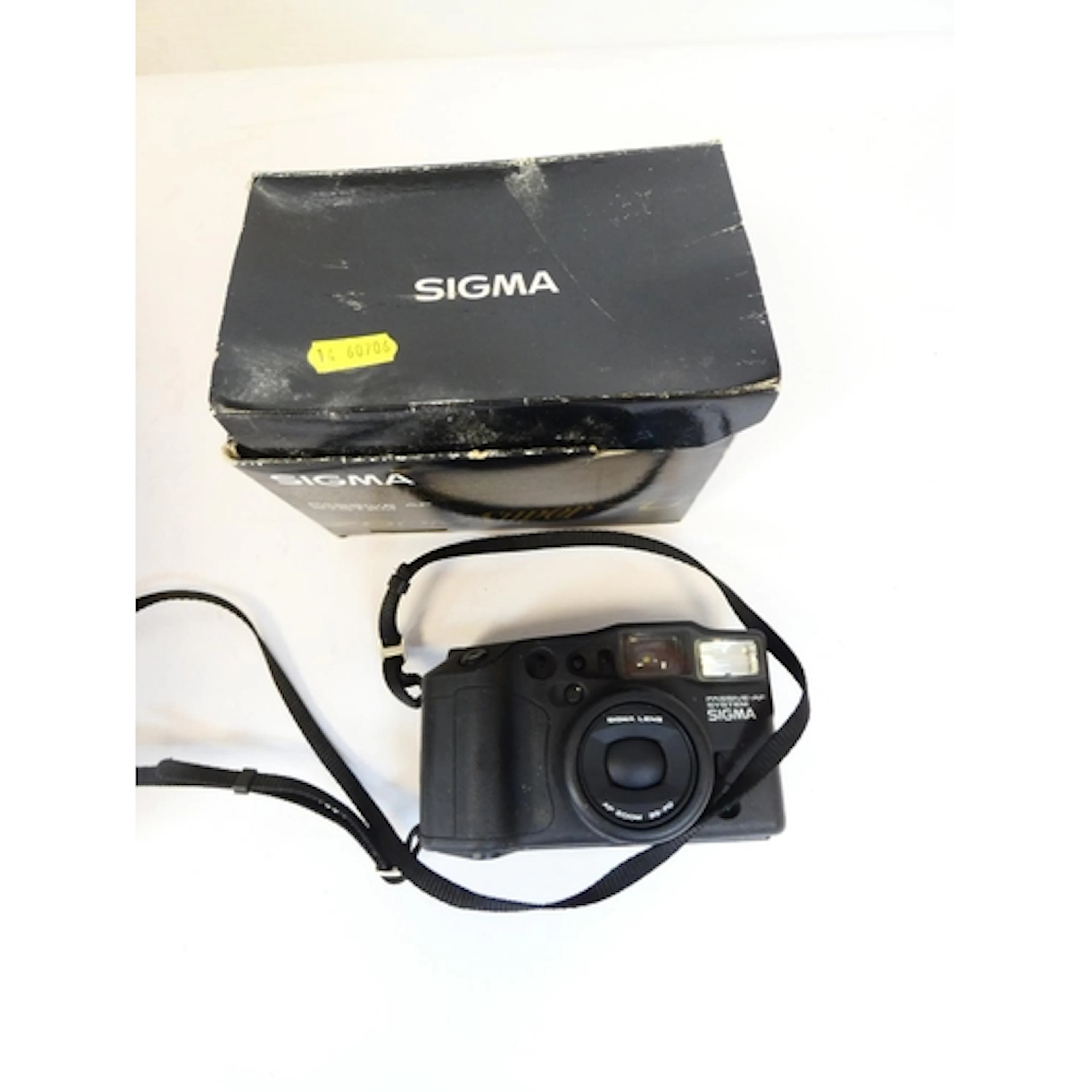Box of digital and digital film cameras to include a Minolta...
