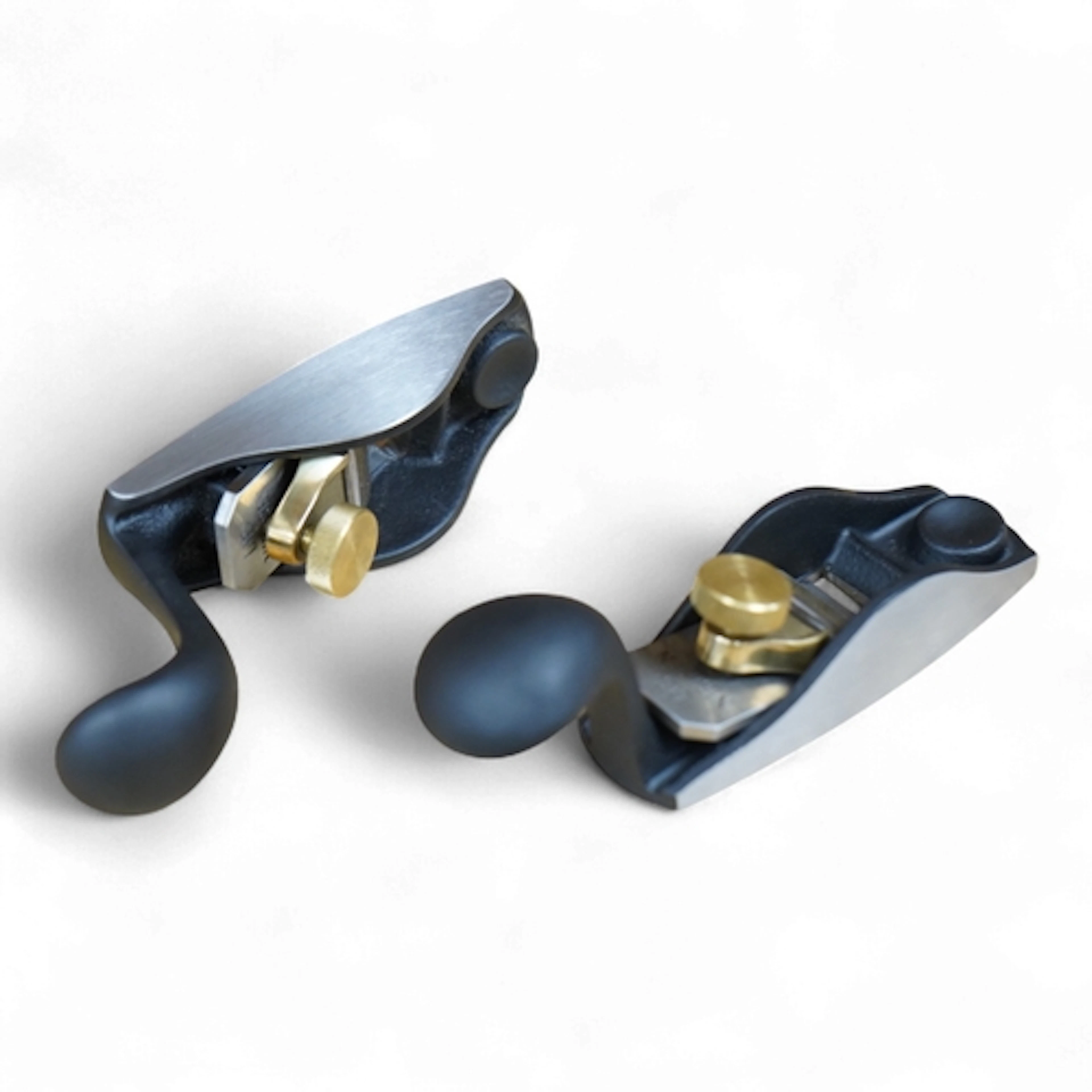 Two boxed Lie Nielsen Toolworks miniature planes; a model ma...