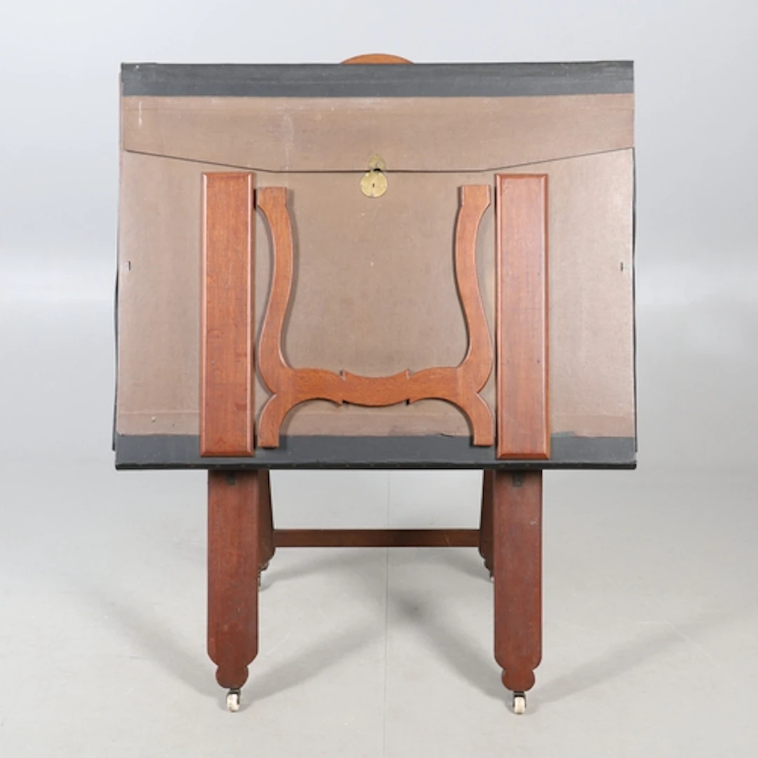 AN EDWARDIAN OAK FOLDING ARTIST'S FOLIO STAND. the cloth bou...
