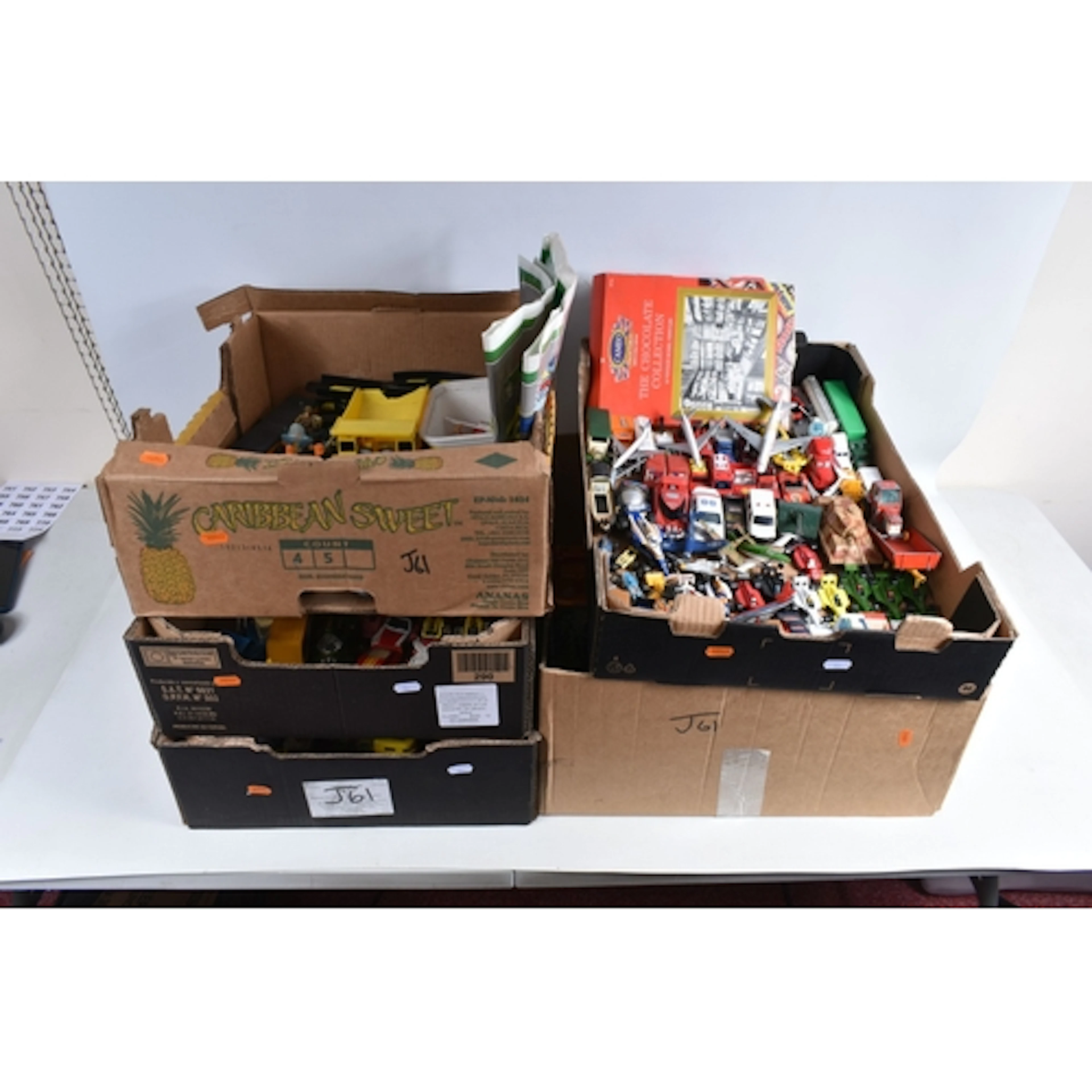 A QUANTITY OF UNBOXED ASSORTED PLAYWORN DIECAST AND PLASTIC ...