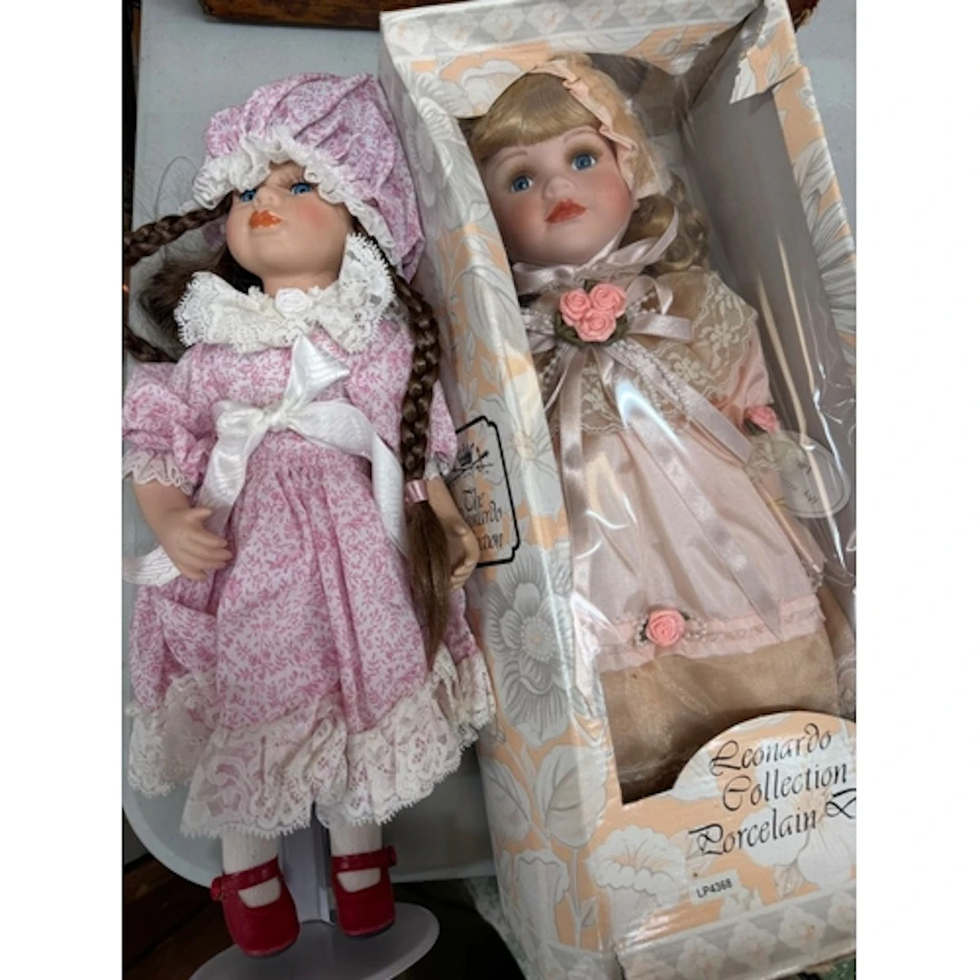 Two Porcelain dolls, one by Leonardo Collection boxed