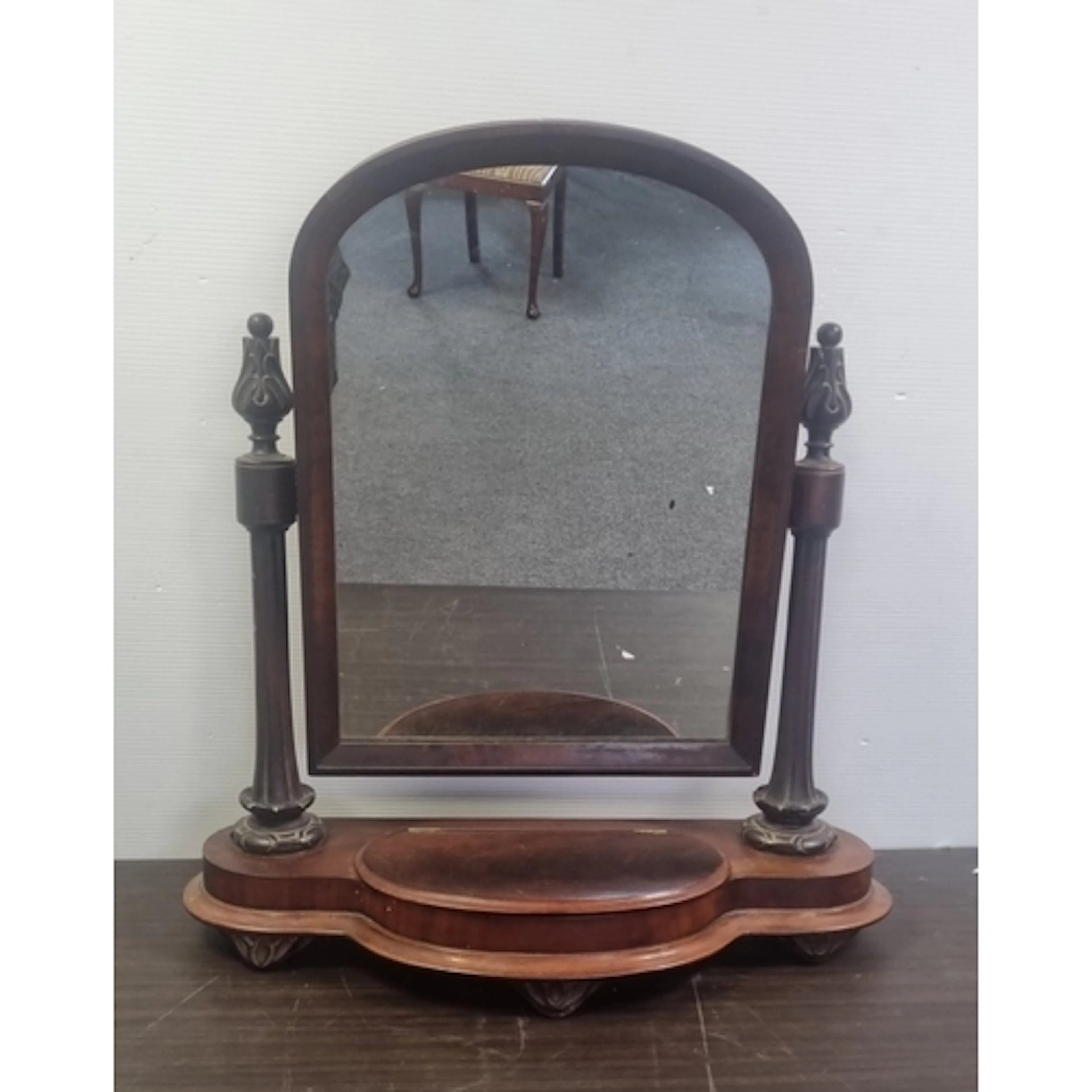 Mahogany tabletop swing mirror with lidded compartment, H: 7...