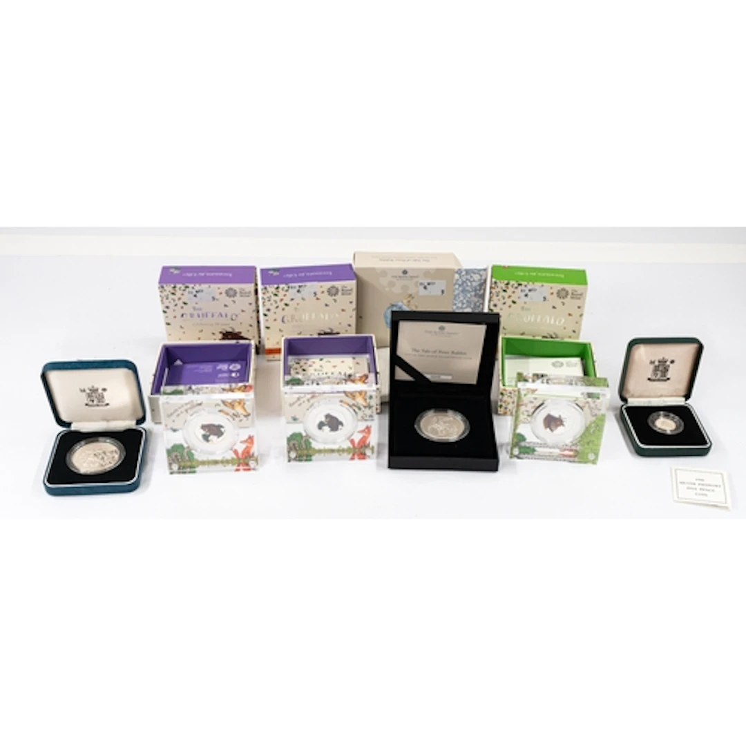 Coins: Coins: Silver proof coins, 1990 90th Birthday £5 coi...