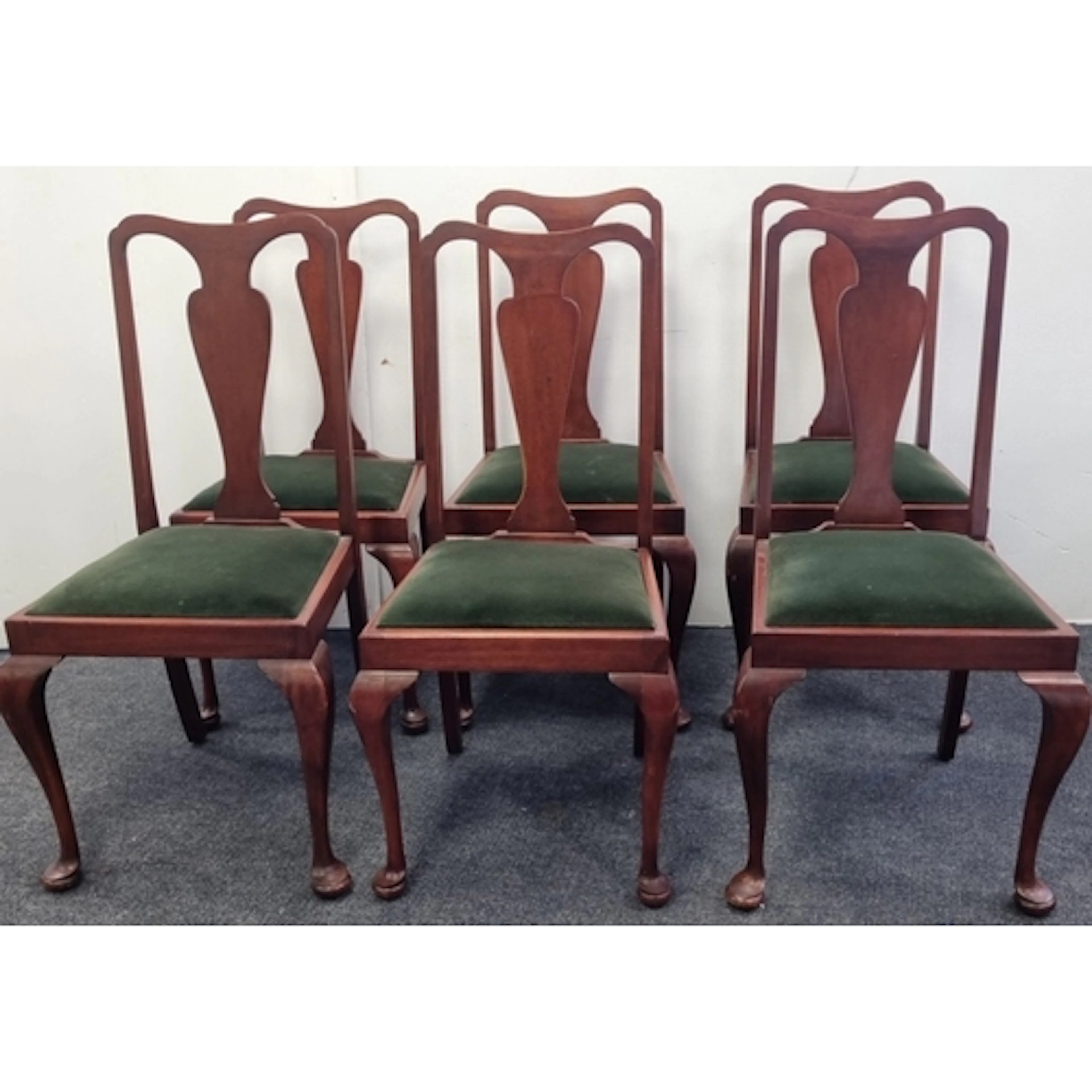 Set of six mahogany Queen Anne Style dining chairs with shap...