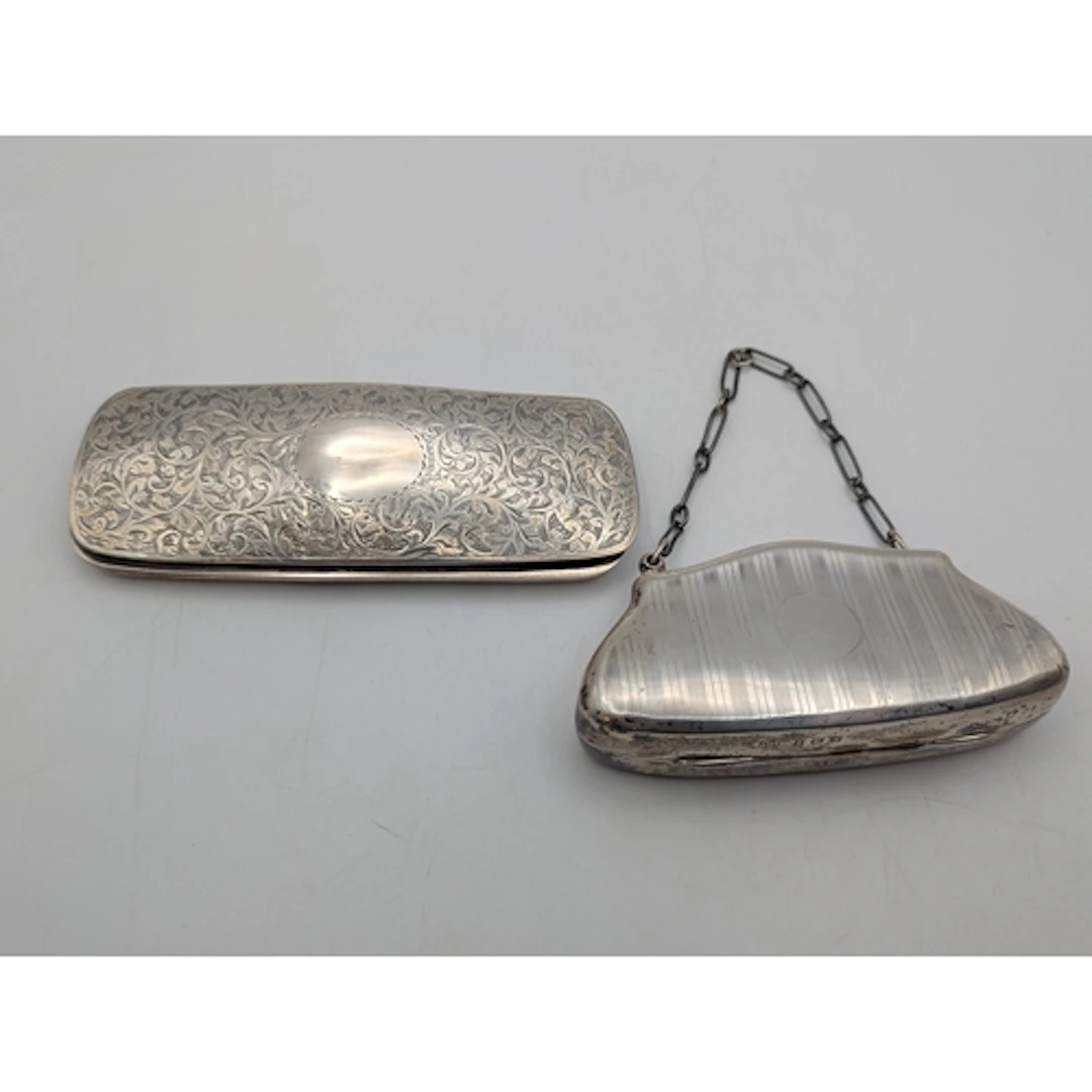 George V silver to include a purse, having engine turned dec...
