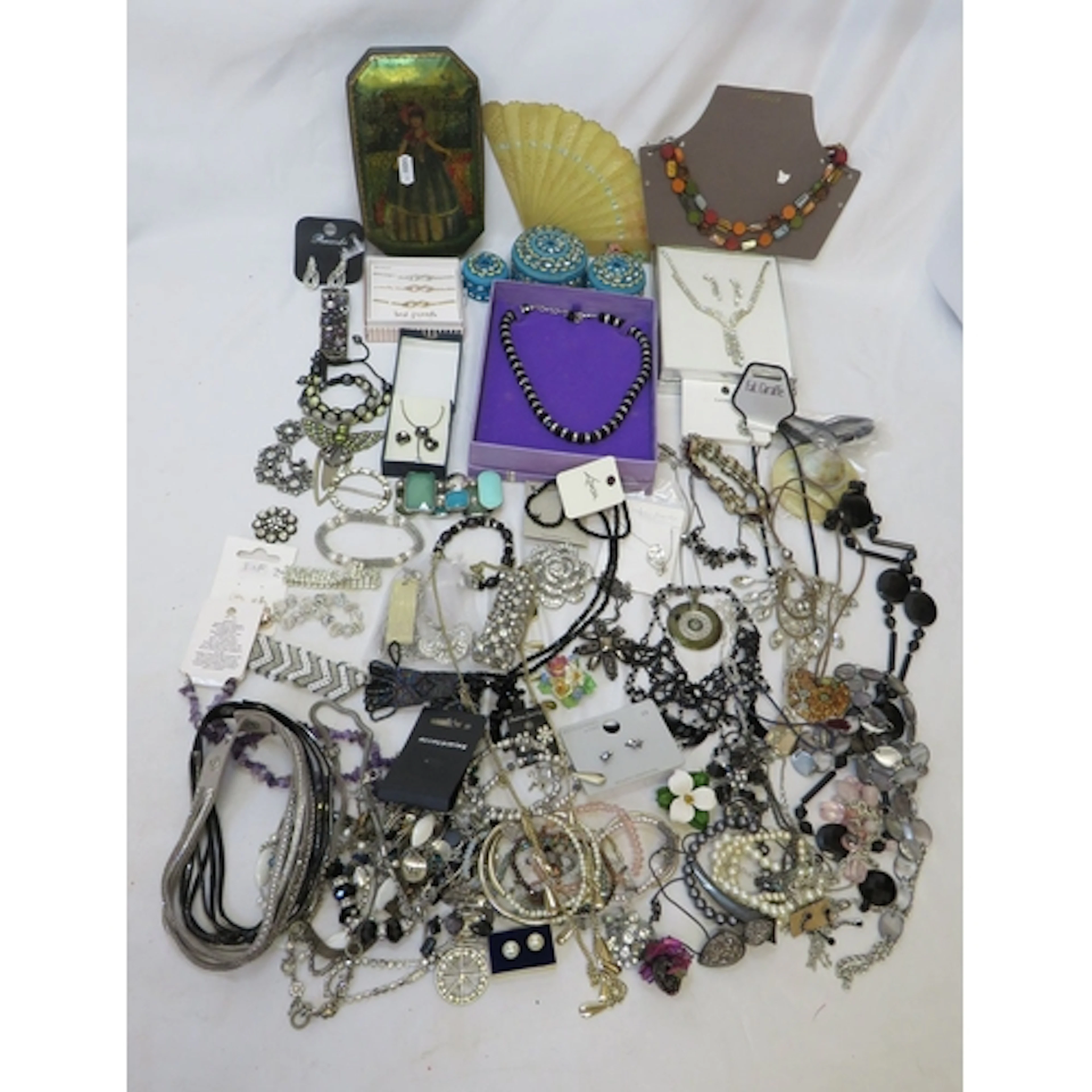 Contemporary Costume Jewellery incl. boxed as new, necklaces...