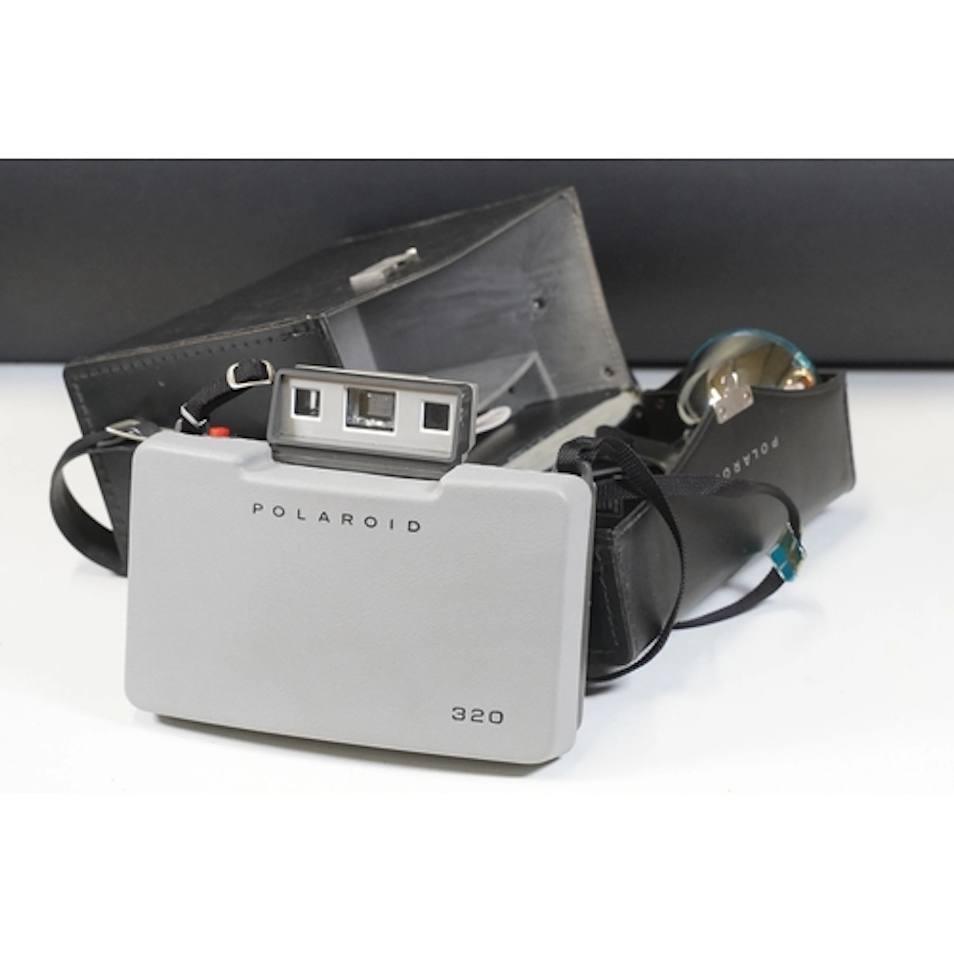 Collection of retro cameras including cased Polaroid 320 Aut...