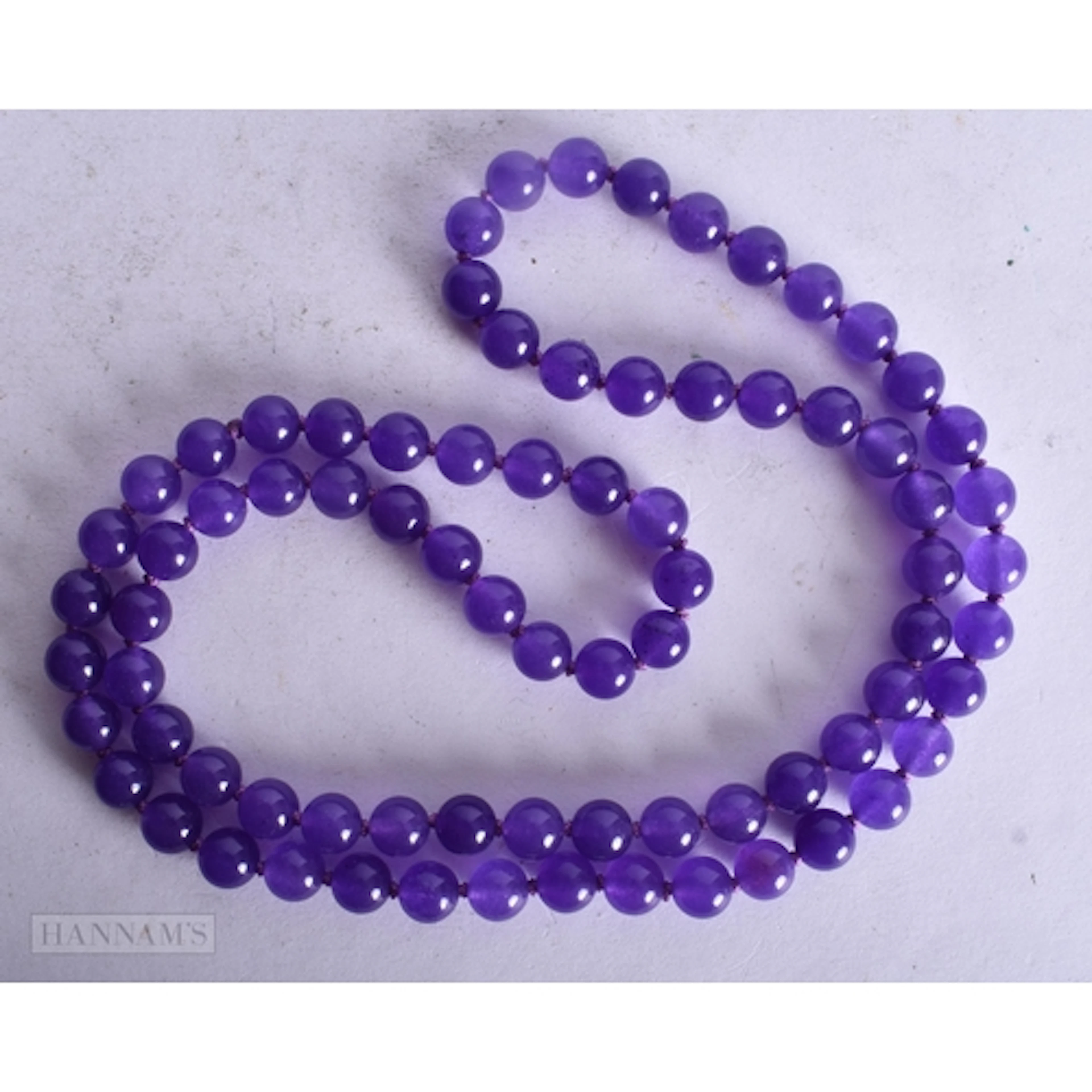 A STRING BEAD LAVENDER JADE NECKLACE. 70 cm