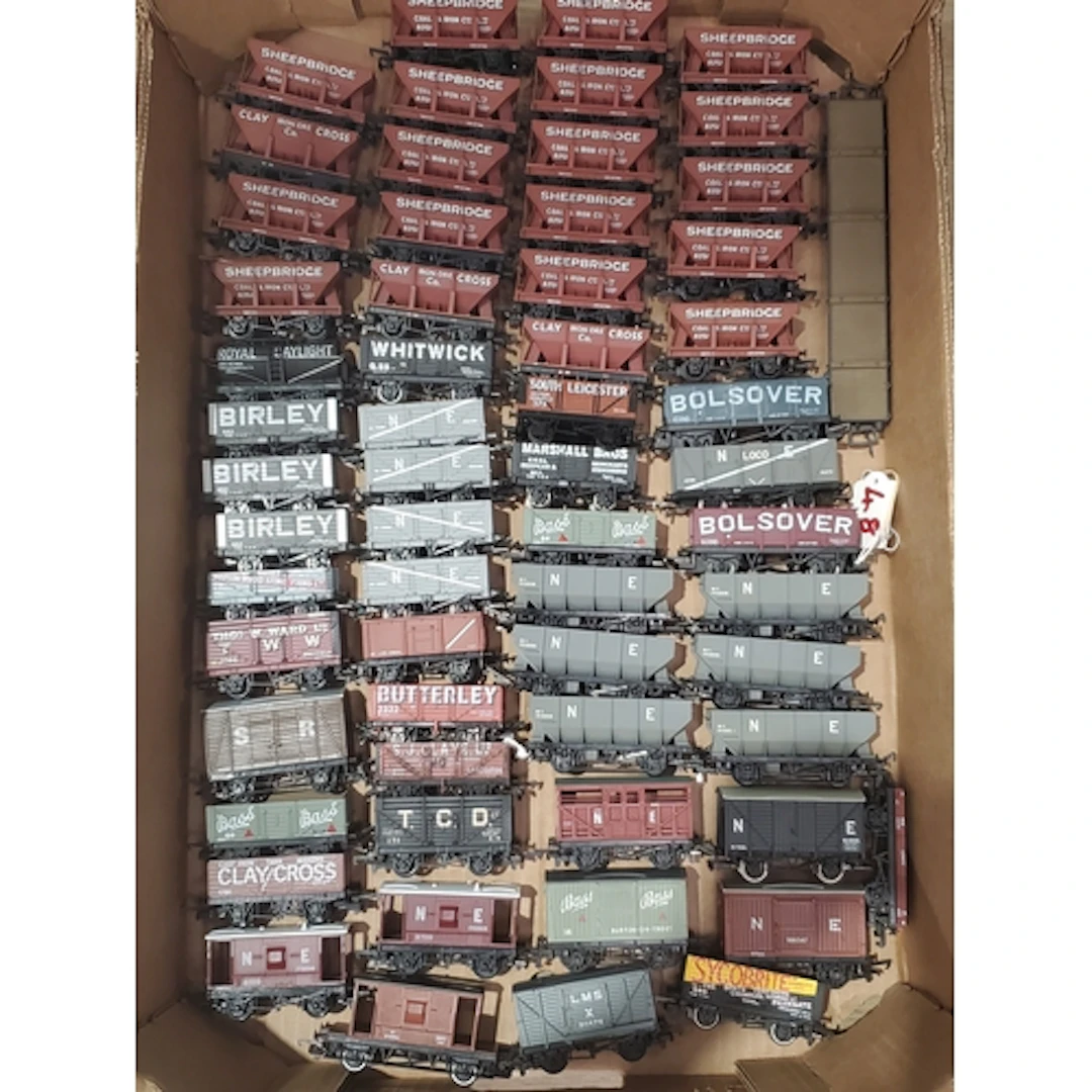 63x unboxed 00 gauge Goods Wagons by Hornby, Dapol, Bachmann...
