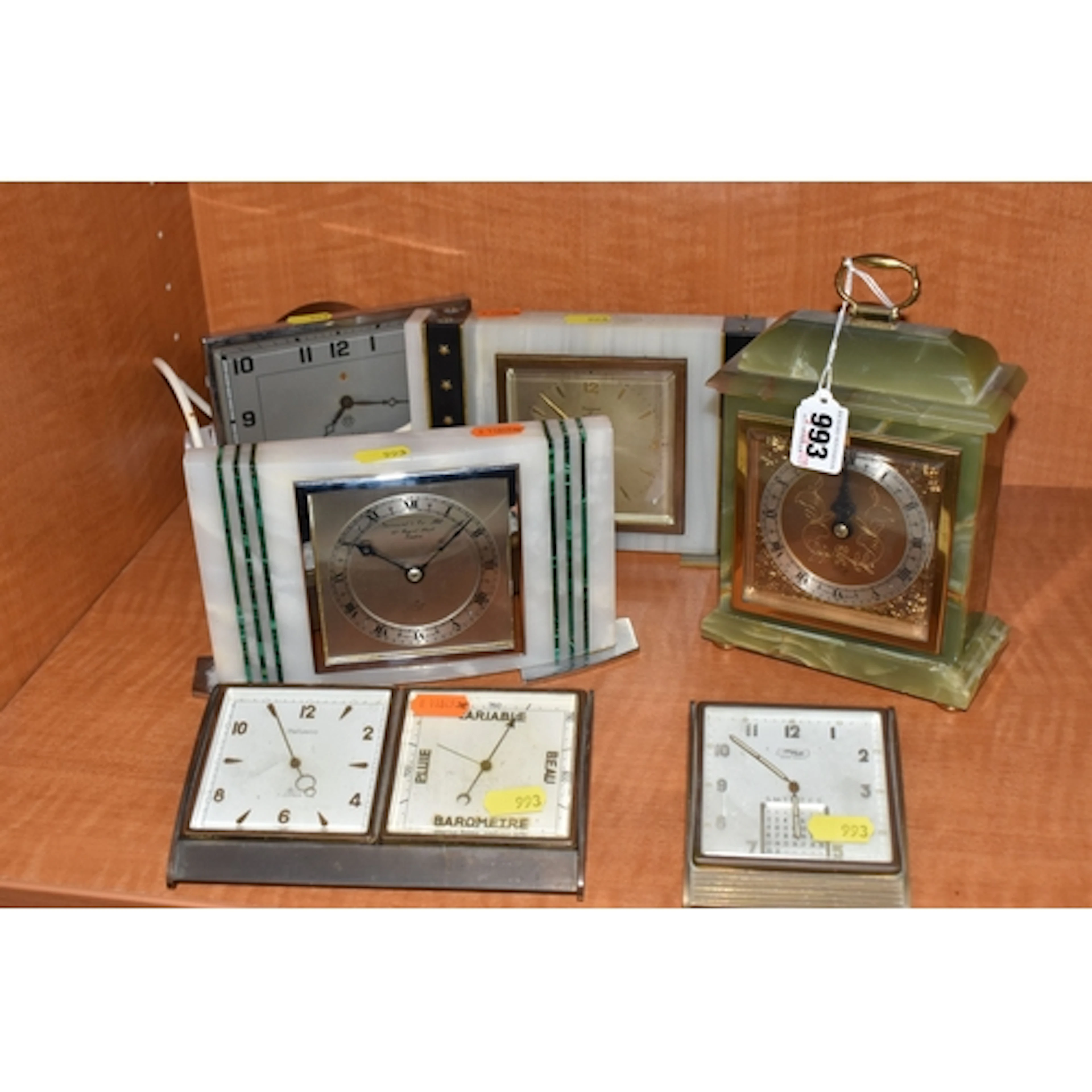 A GROUP OF VINTAGE MANTEL AND DESK CLOCKS, to include three ...
