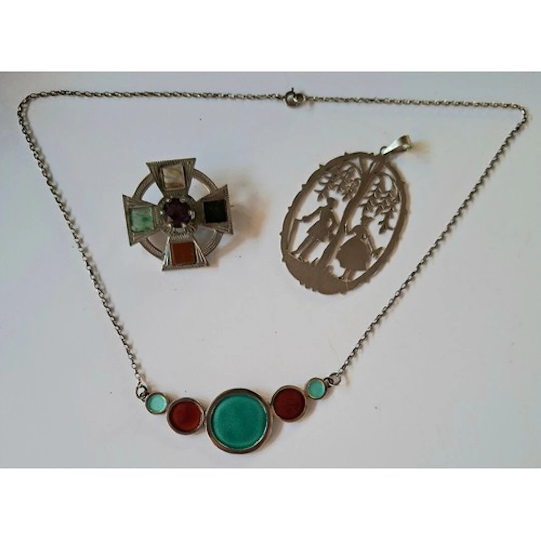 Three items of silver jewellery comprising a Scottish Bruce ...