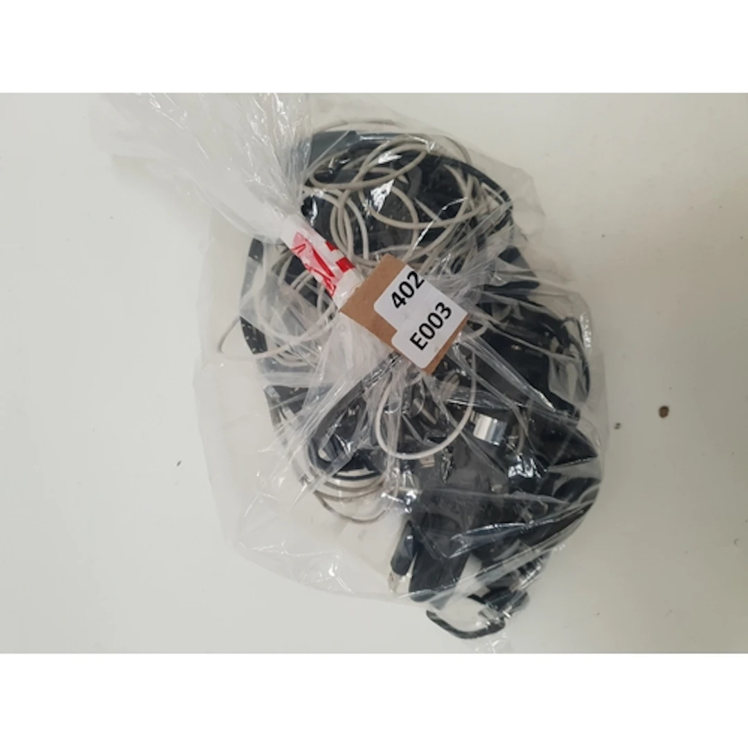 ONE BAG OF MIXED ELECTRONICS including a mouse